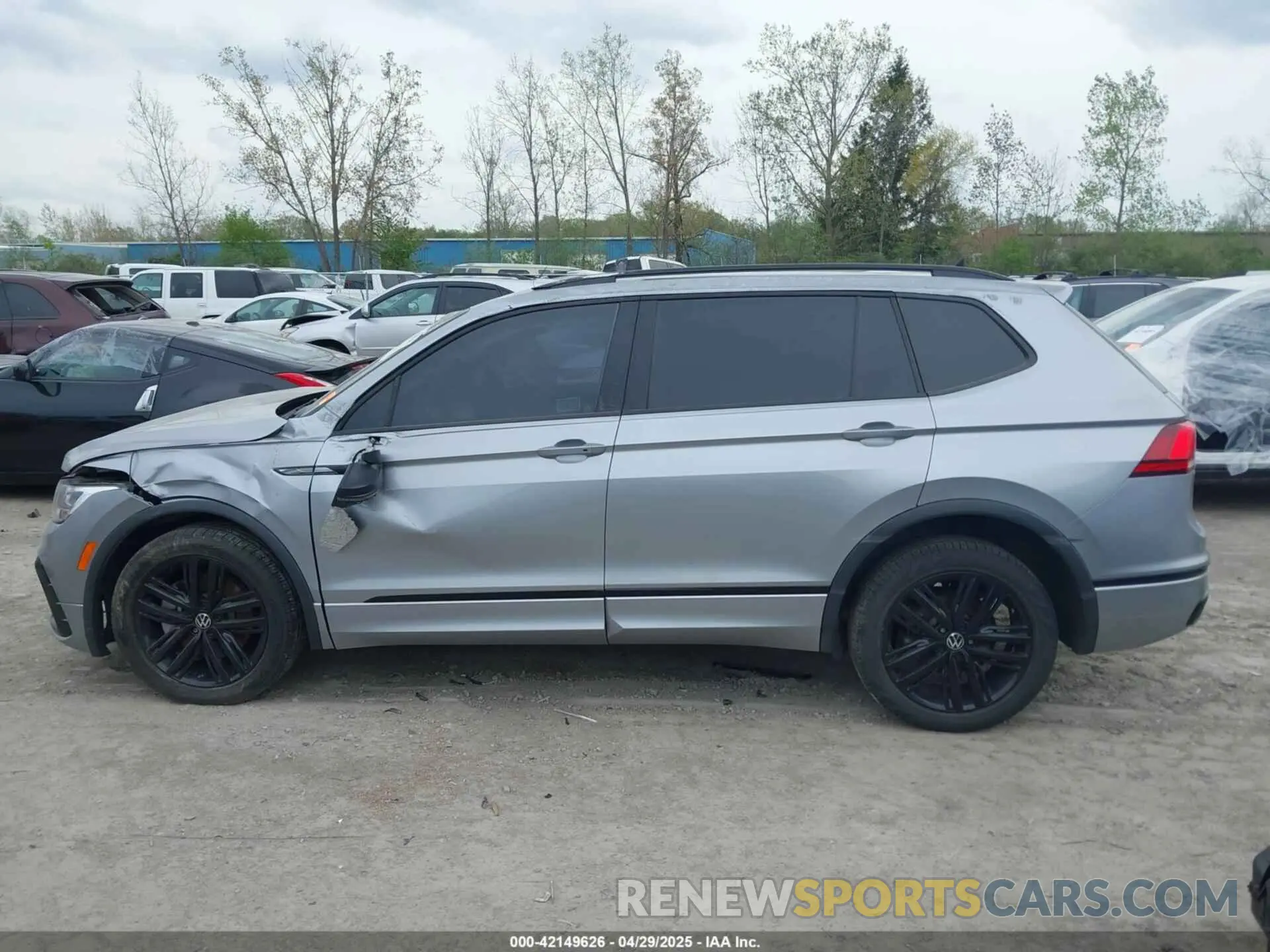 14 Photograph of a damaged car 3VVCB7AX1NM065960 VOLKSWAGEN TIGUAN 2022