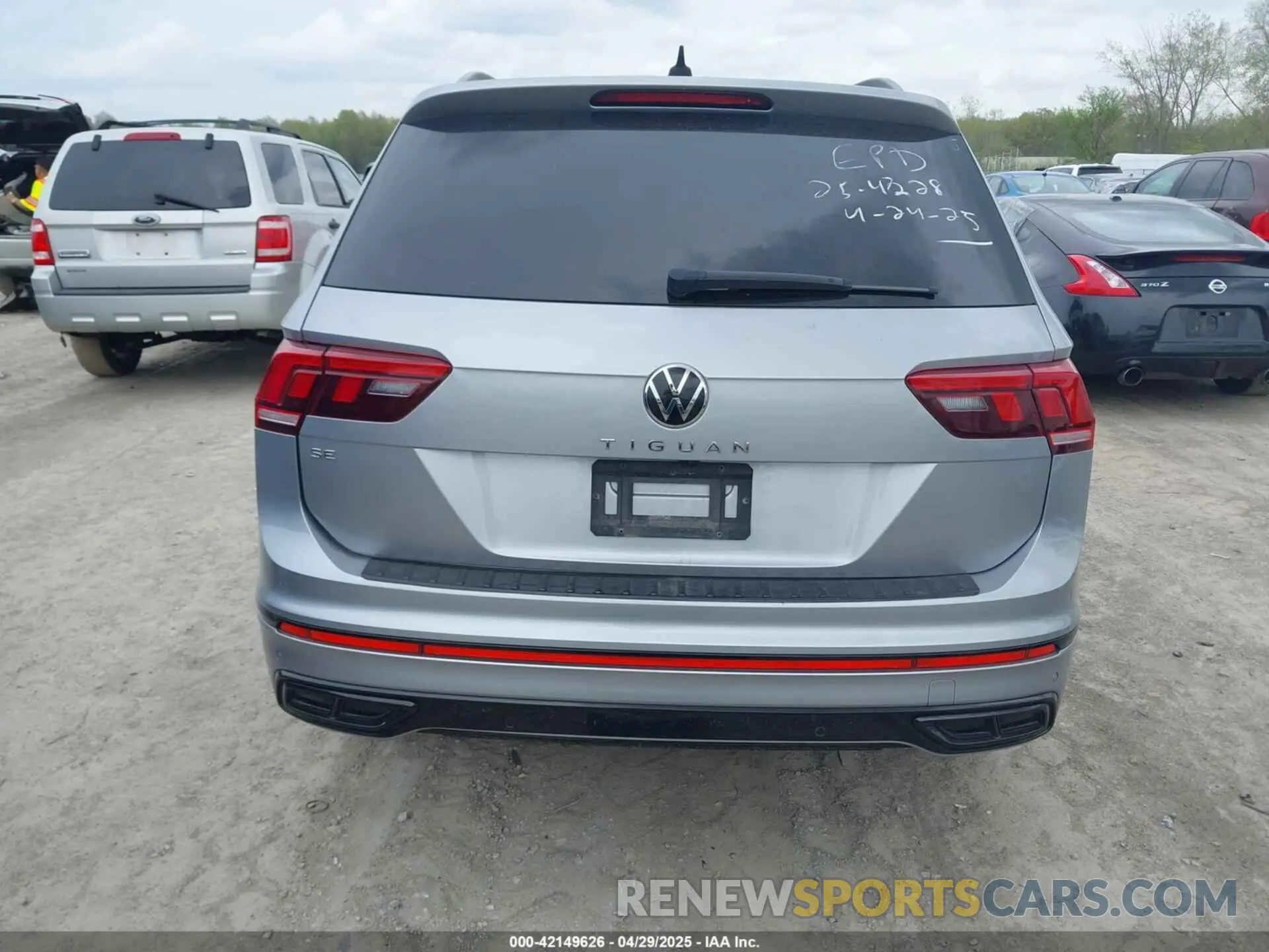 16 Photograph of a damaged car 3VVCB7AX1NM065960 VOLKSWAGEN TIGUAN 2022