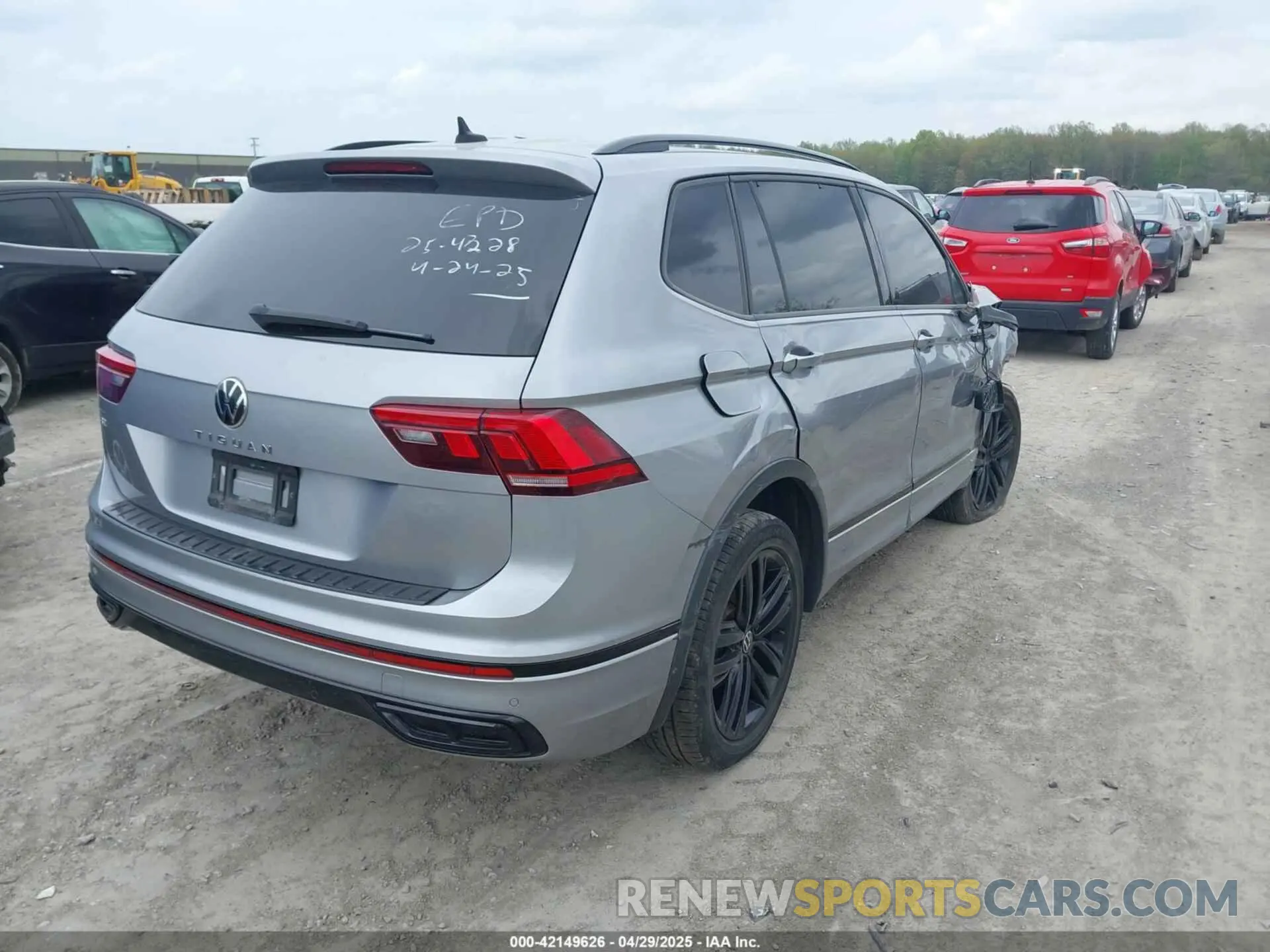 4 Photograph of a damaged car 3VVCB7AX1NM065960 VOLKSWAGEN TIGUAN 2022