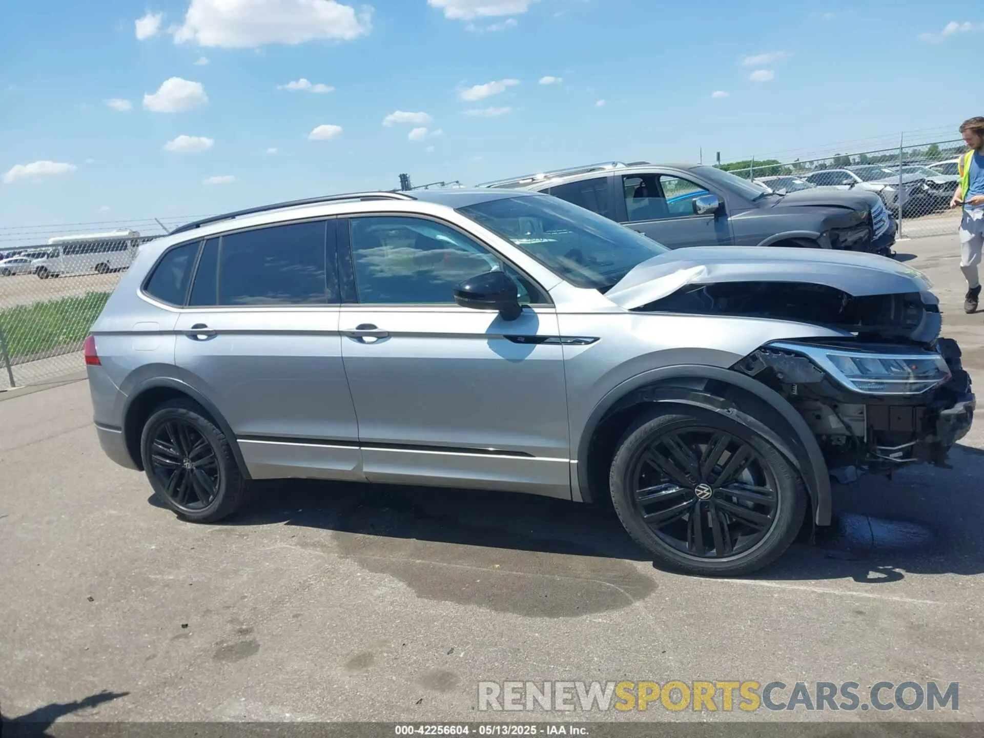13 Photograph of a damaged car 3VVCB7AX2NM003645 VOLKSWAGEN TIGUAN 2022