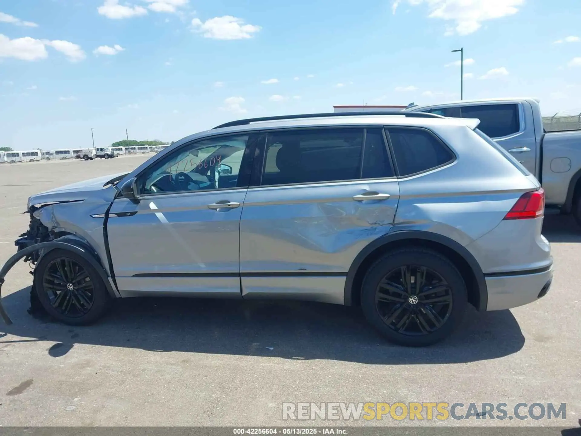 14 Photograph of a damaged car 3VVCB7AX2NM003645 VOLKSWAGEN TIGUAN 2022