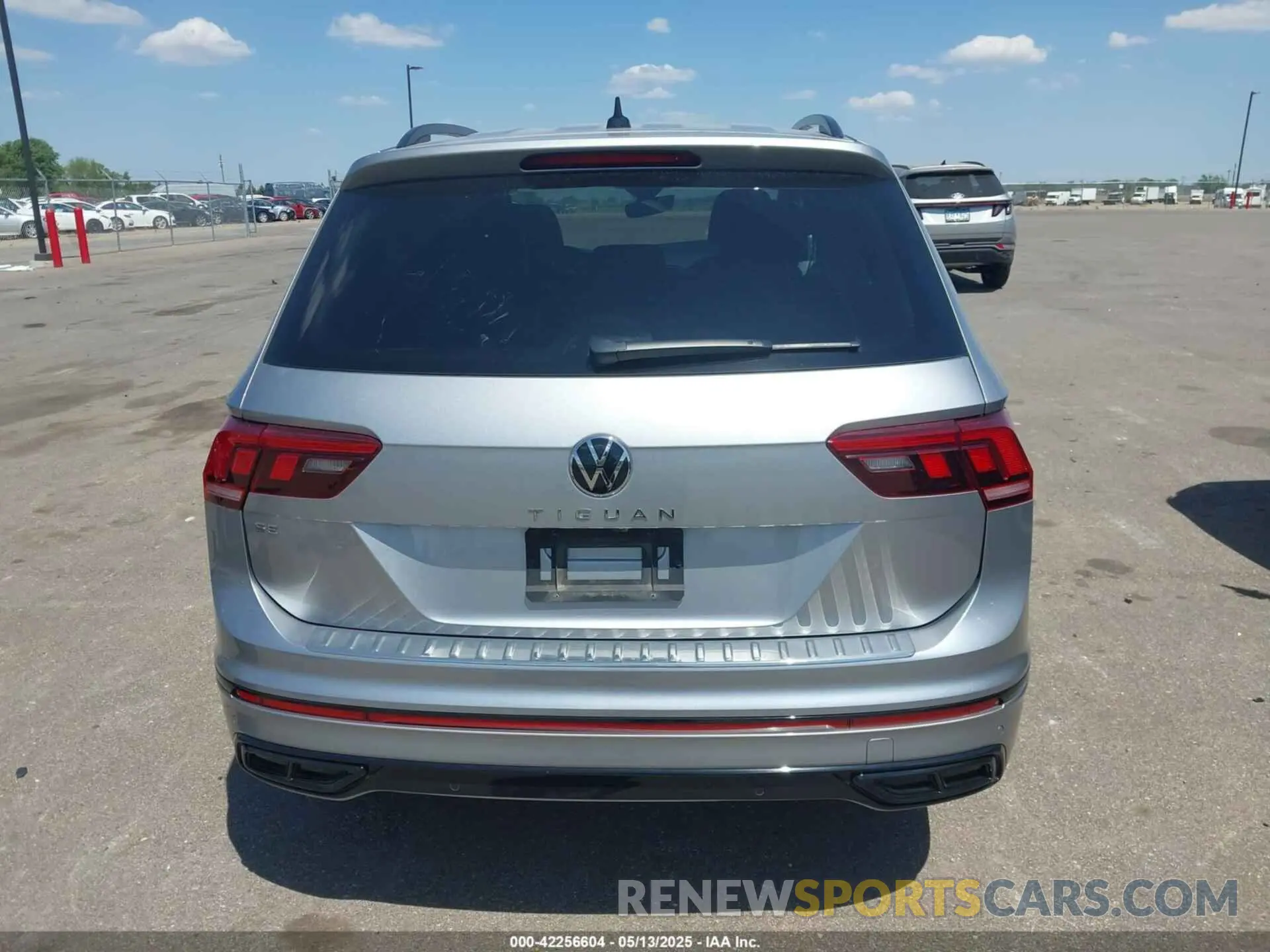 16 Photograph of a damaged car 3VVCB7AX2NM003645 VOLKSWAGEN TIGUAN 2022