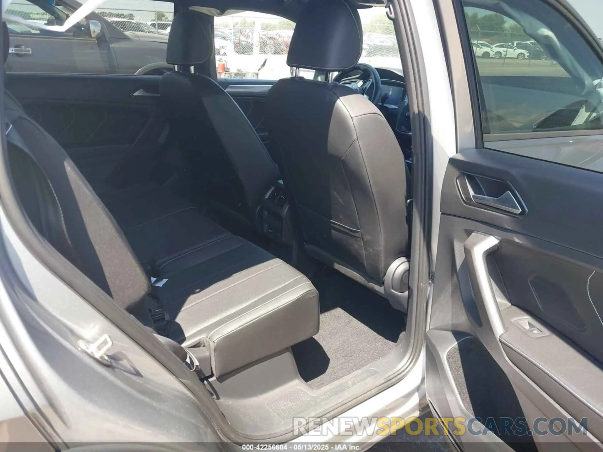 8 Photograph of a damaged car 3VVCB7AX2NM003645 VOLKSWAGEN TIGUAN 2022