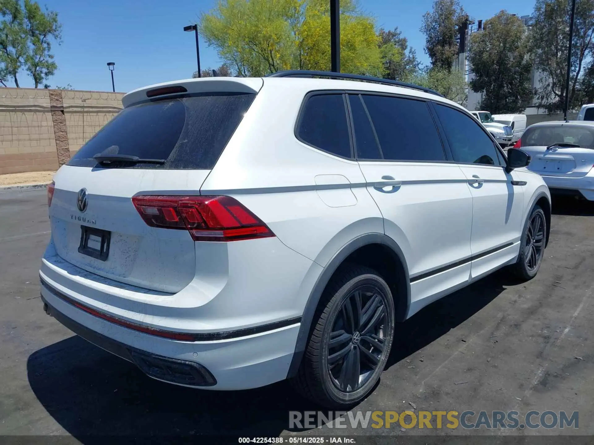 4 Photograph of a damaged car 3VVCB7AX3NM073218 VOLKSWAGEN TIGUAN 2022