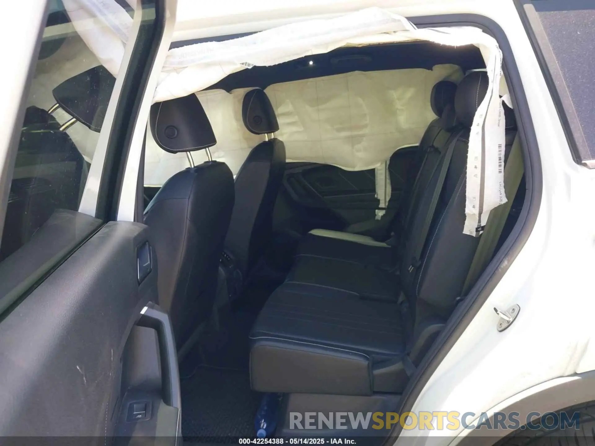 8 Photograph of a damaged car 3VVCB7AX3NM073218 VOLKSWAGEN TIGUAN 2022