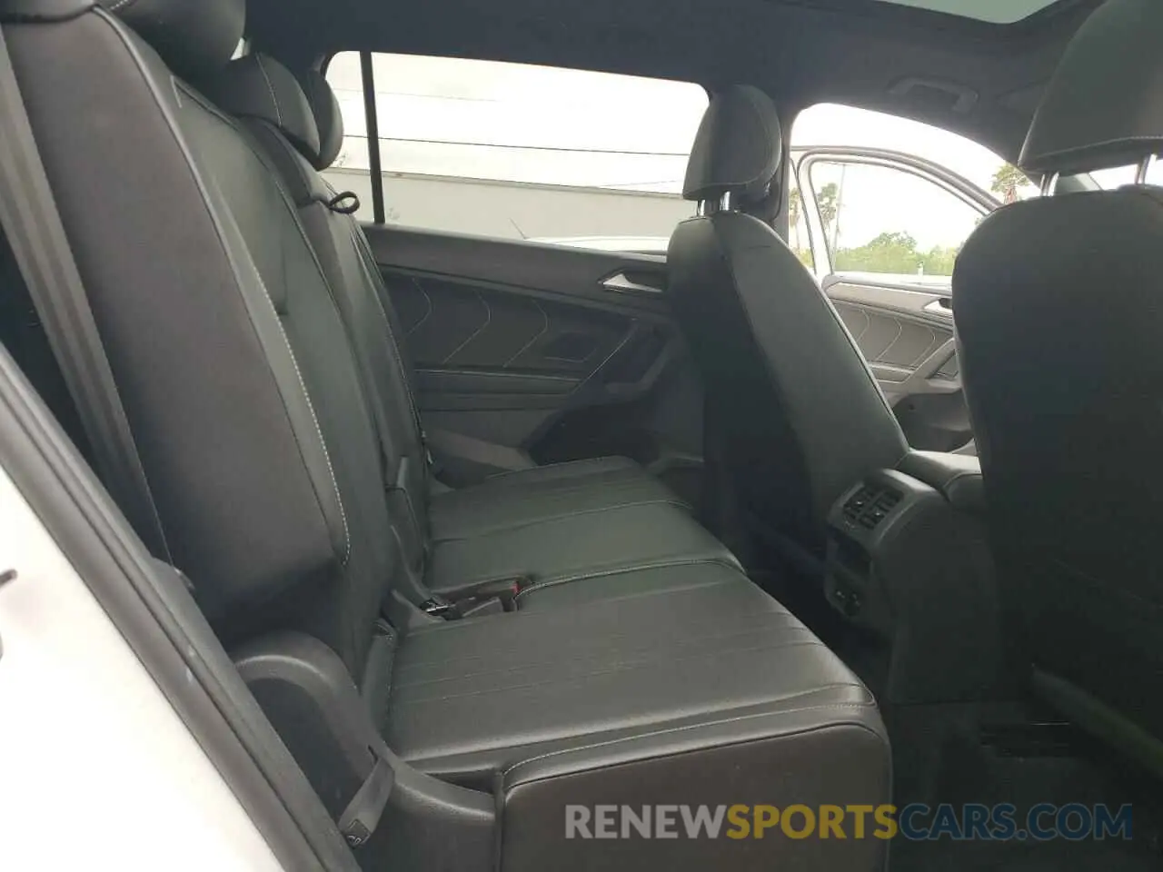 11 Photograph of a damaged car 3VVCB7AX4NM041300 VOLKSWAGEN TIGUAN 2022