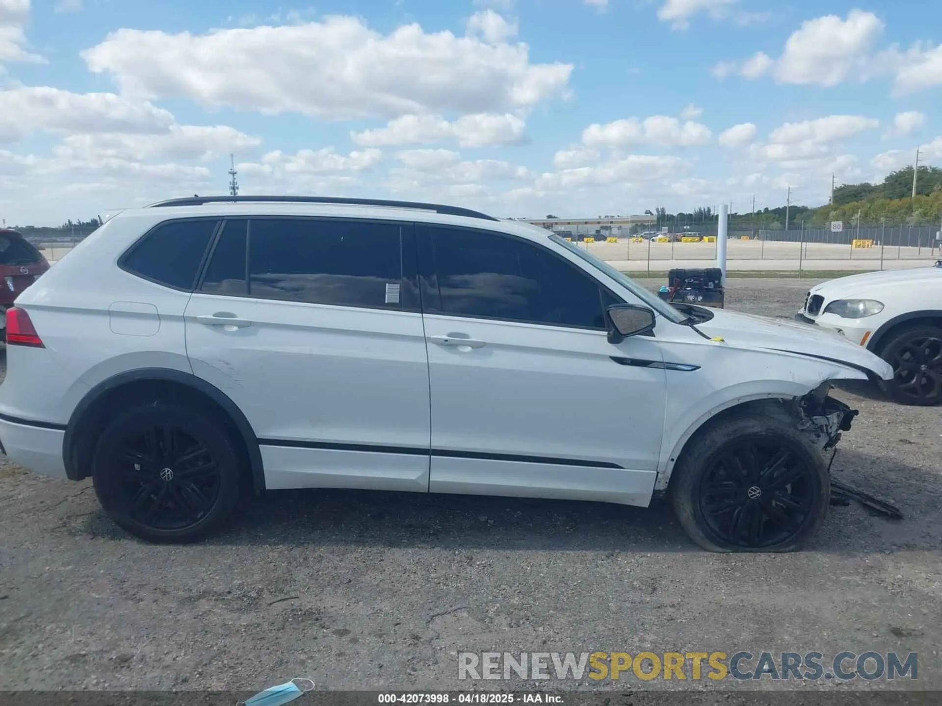 13 Photograph of a damaged car 3VVCB7AX5NM040222 VOLKSWAGEN TIGUAN 2022