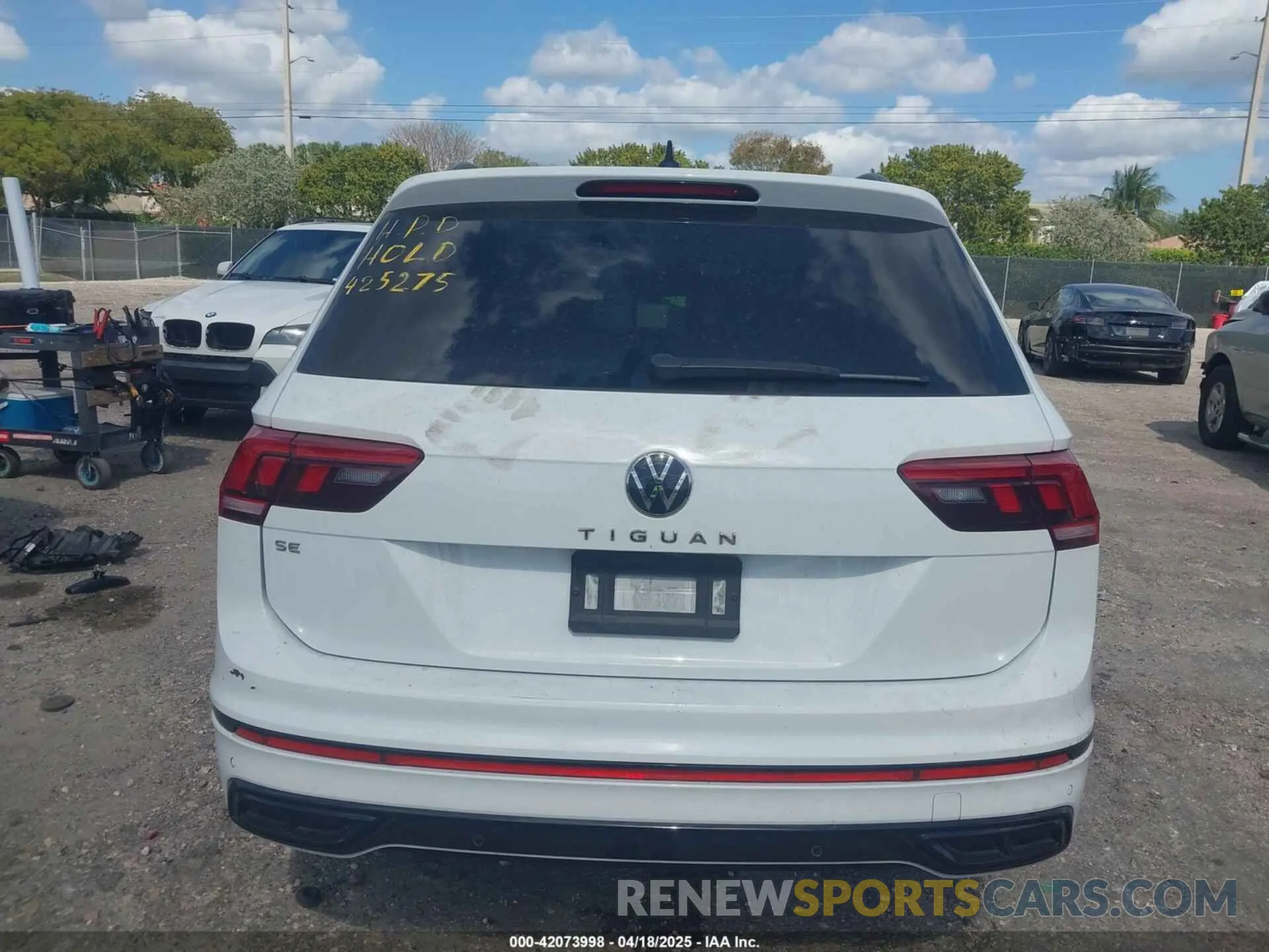 16 Photograph of a damaged car 3VVCB7AX5NM040222 VOLKSWAGEN TIGUAN 2022