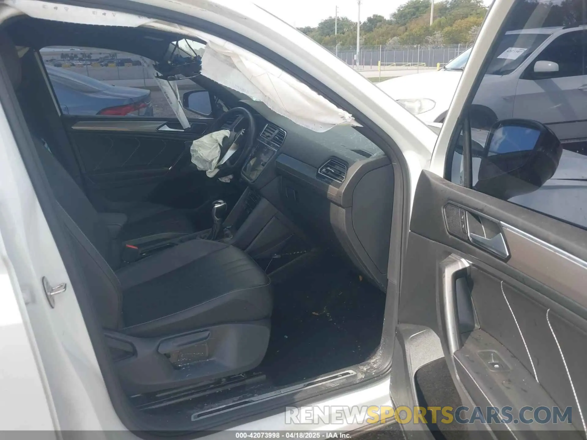 5 Photograph of a damaged car 3VVCB7AX5NM040222 VOLKSWAGEN TIGUAN 2022