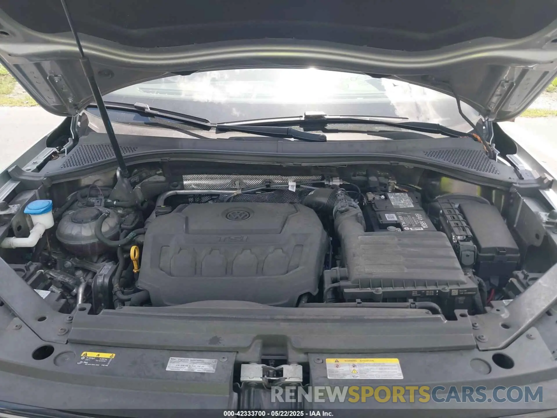 10 Photograph of a damaged car 3VVCB7AX5NM063130 VOLKSWAGEN TIGUAN 2022