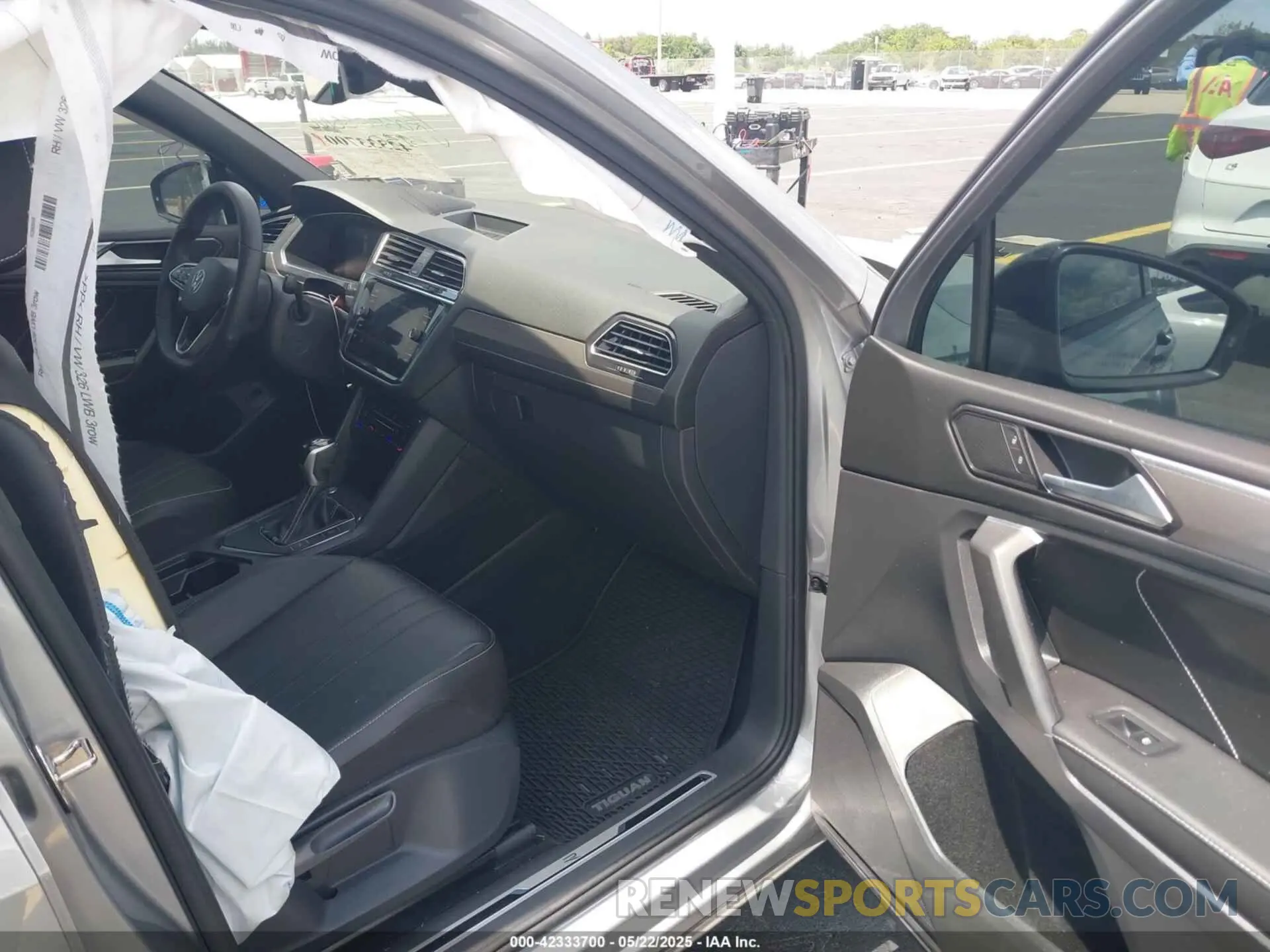 5 Photograph of a damaged car 3VVCB7AX5NM063130 VOLKSWAGEN TIGUAN 2022