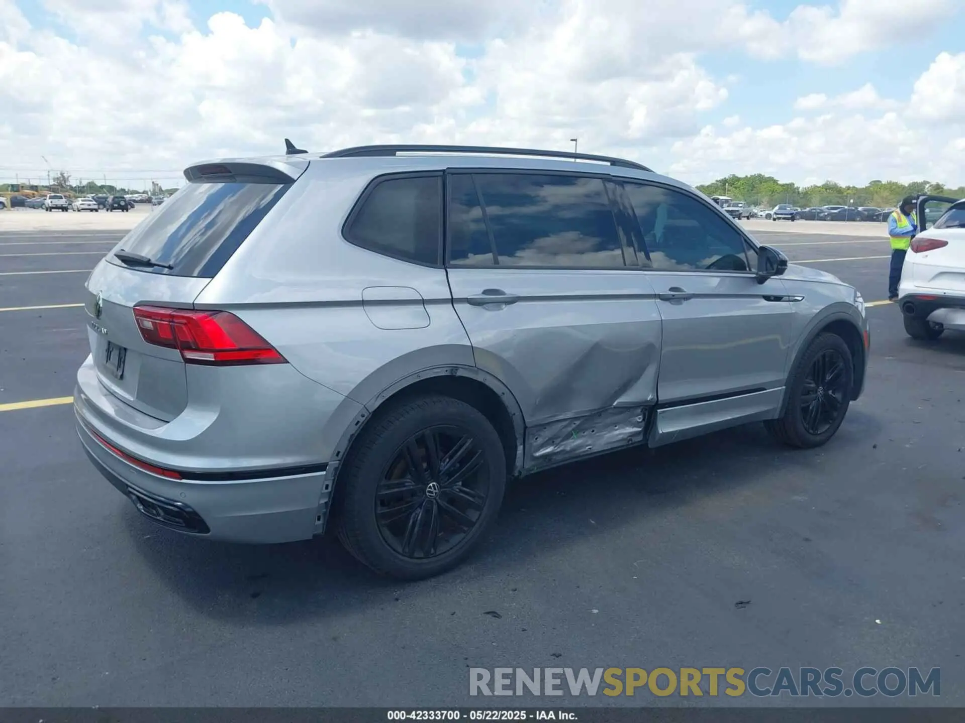 6 Photograph of a damaged car 3VVCB7AX5NM063130 VOLKSWAGEN TIGUAN 2022