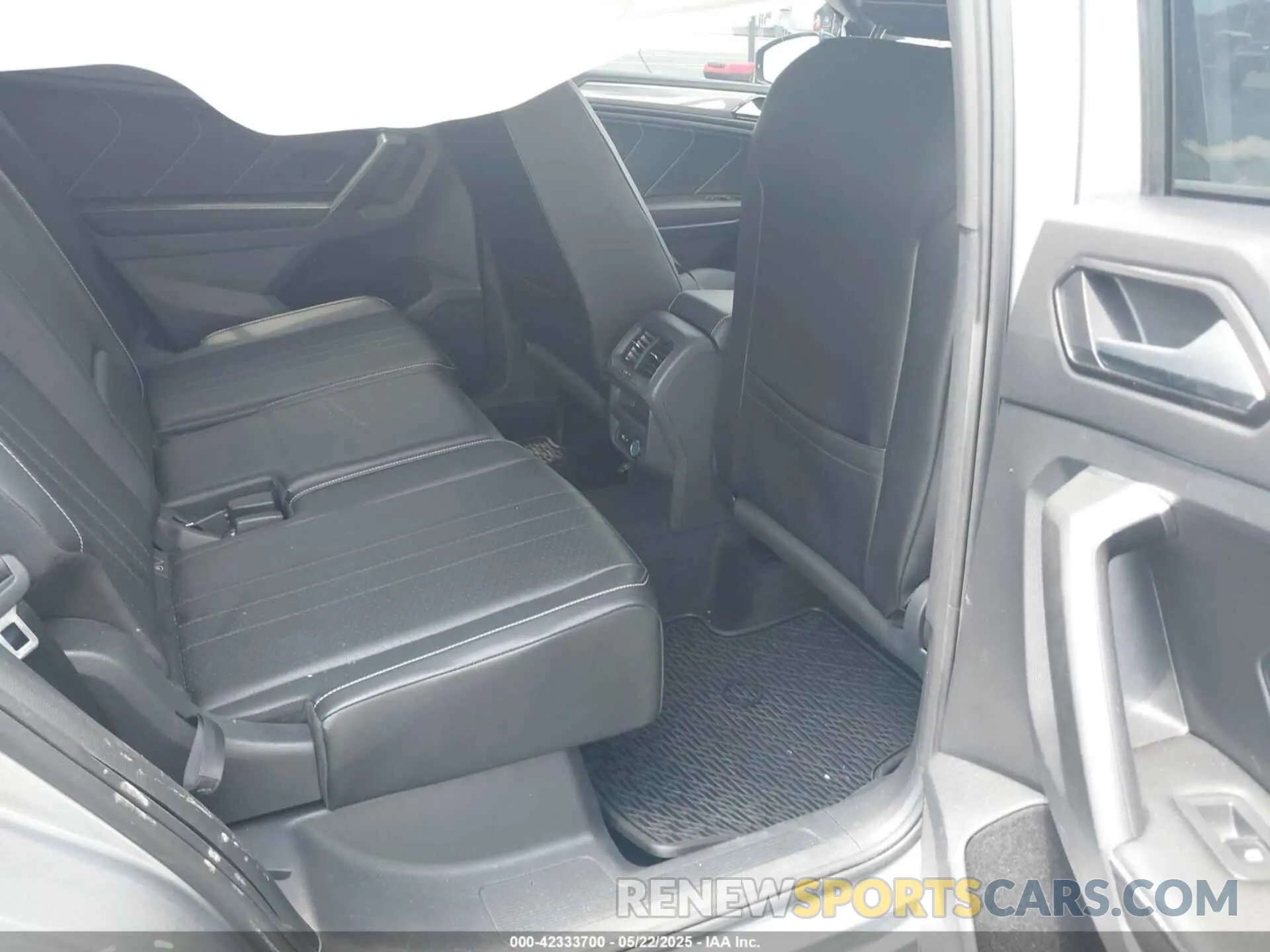 8 Photograph of a damaged car 3VVCB7AX5NM063130 VOLKSWAGEN TIGUAN 2022