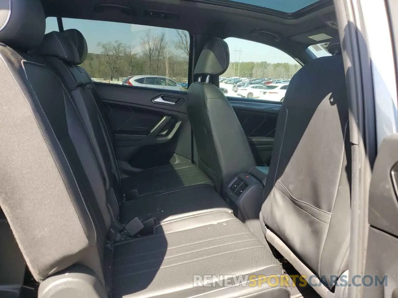 11 Photograph of a damaged car 3VVCB7AX5NM080672 VOLKSWAGEN TIGUAN 2022