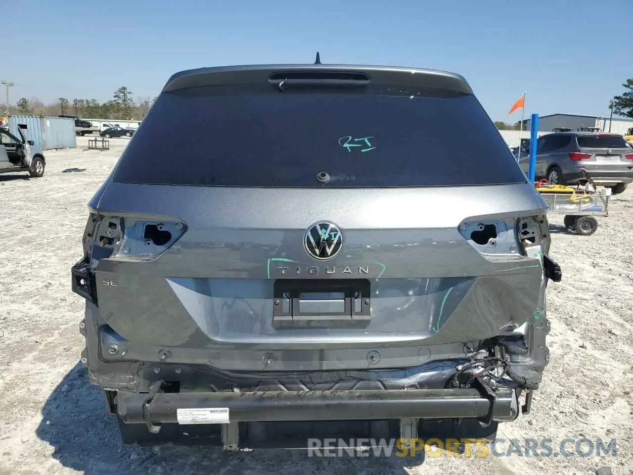 6 Photograph of a damaged car 3VVCB7AX5NM080672 VOLKSWAGEN TIGUAN 2022