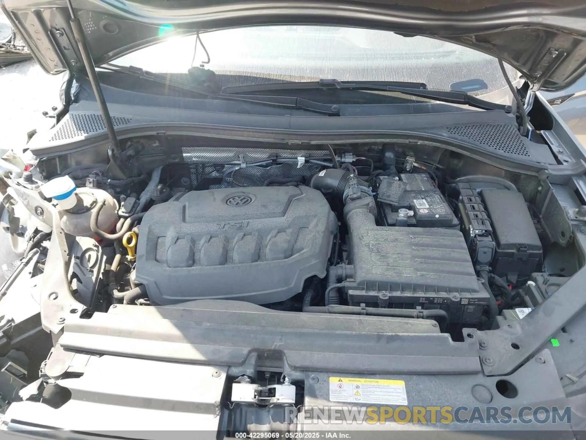 10 Photograph of a damaged car 3VVCB7AX5NM104260 VOLKSWAGEN TIGUAN 2022