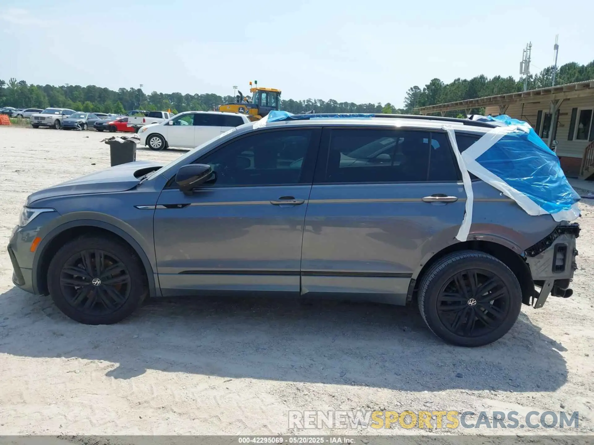 14 Photograph of a damaged car 3VVCB7AX5NM104260 VOLKSWAGEN TIGUAN 2022