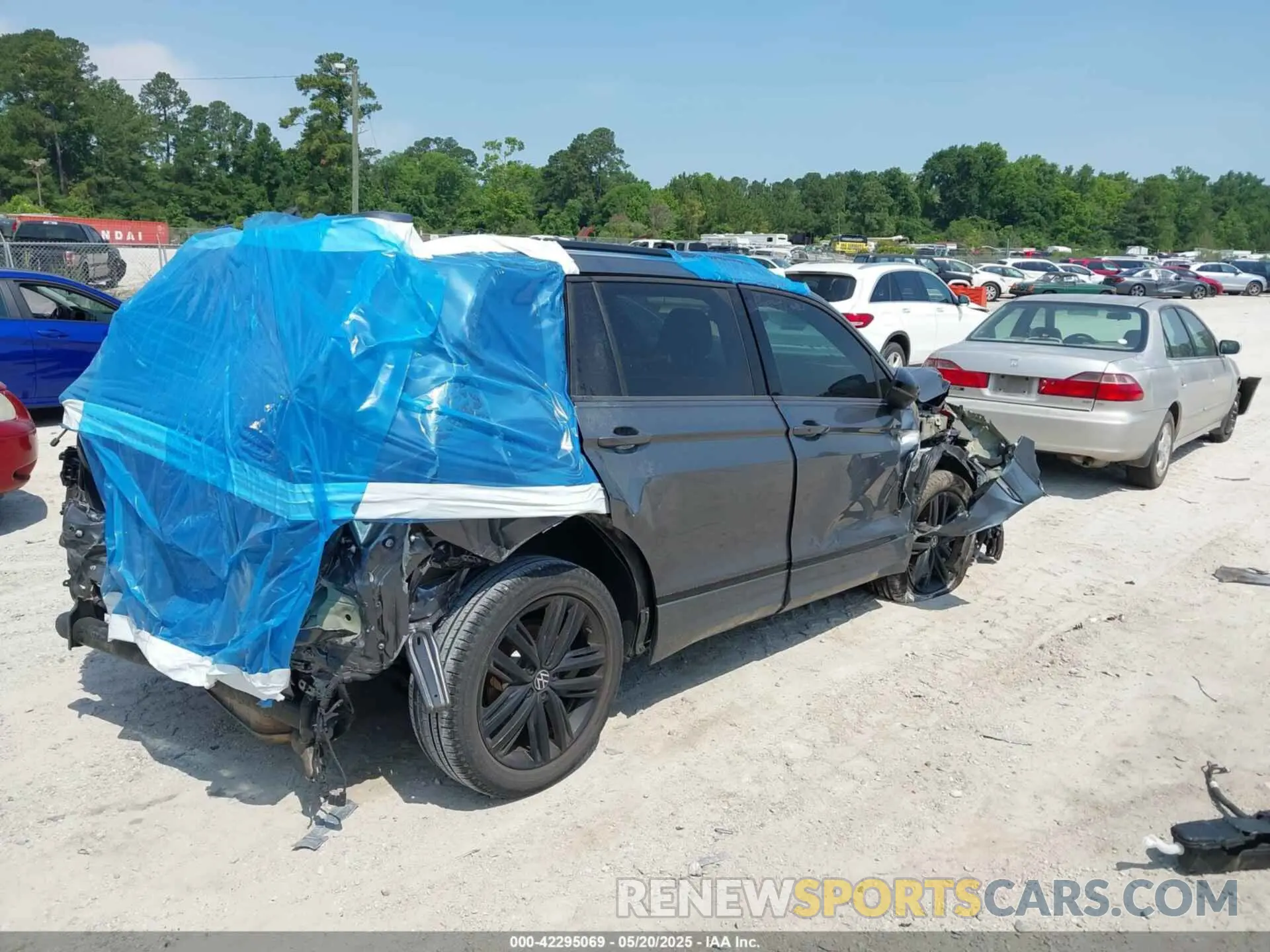 4 Photograph of a damaged car 3VVCB7AX5NM104260 VOLKSWAGEN TIGUAN 2022