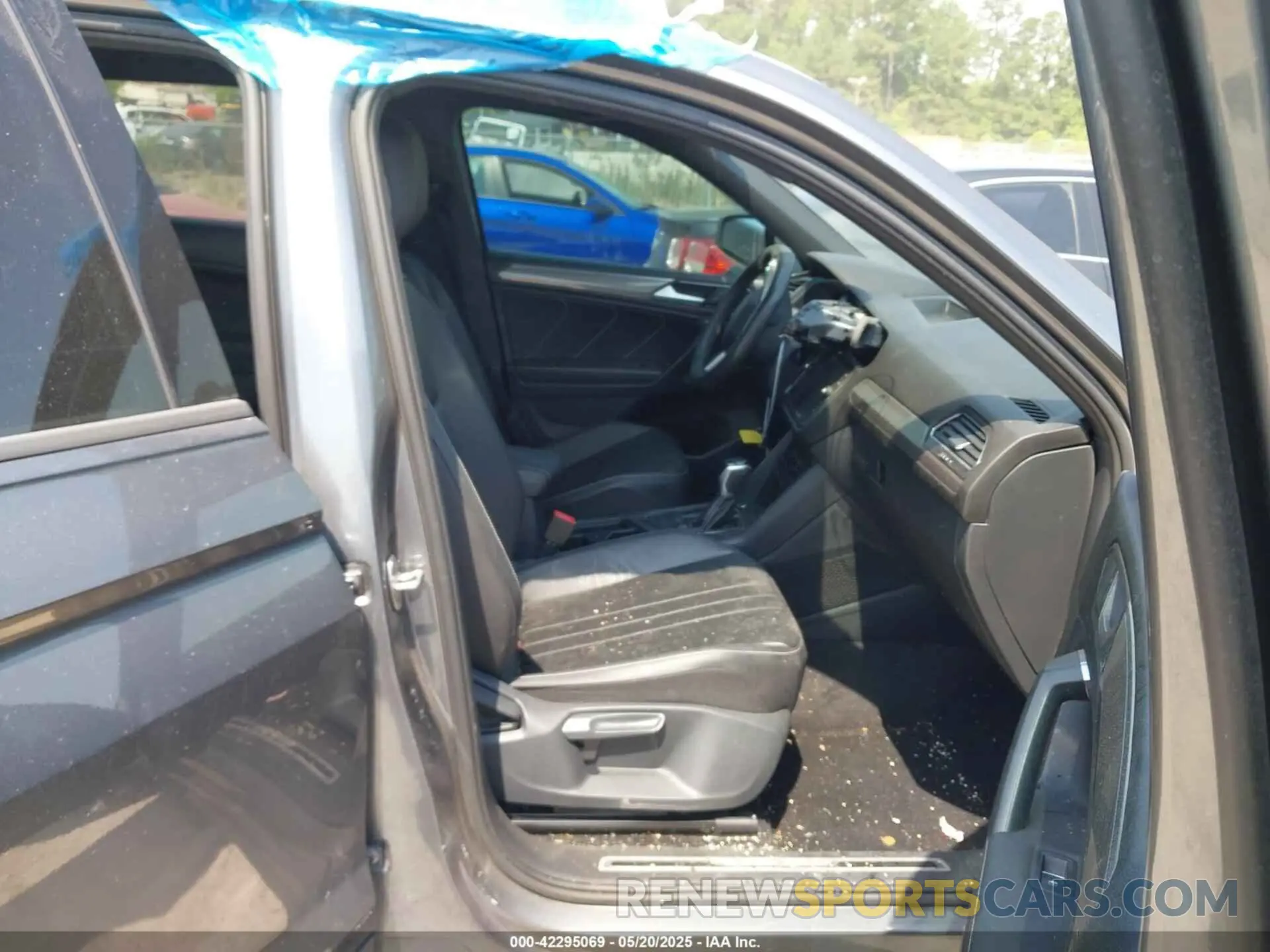 5 Photograph of a damaged car 3VVCB7AX5NM104260 VOLKSWAGEN TIGUAN 2022