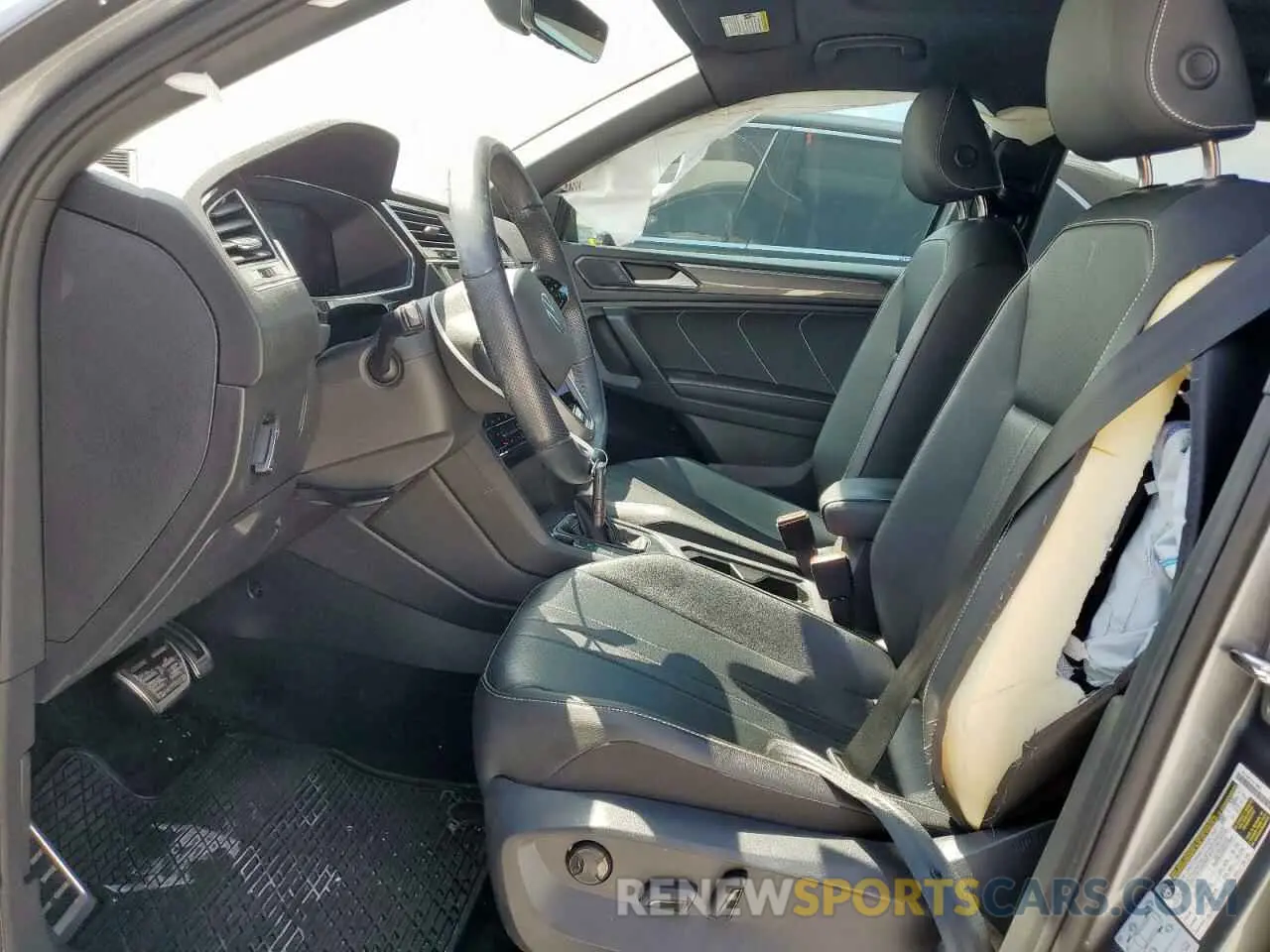 7 Photograph of a damaged car 3VVCB7AX6NM065002 VOLKSWAGEN TIGUAN 2022