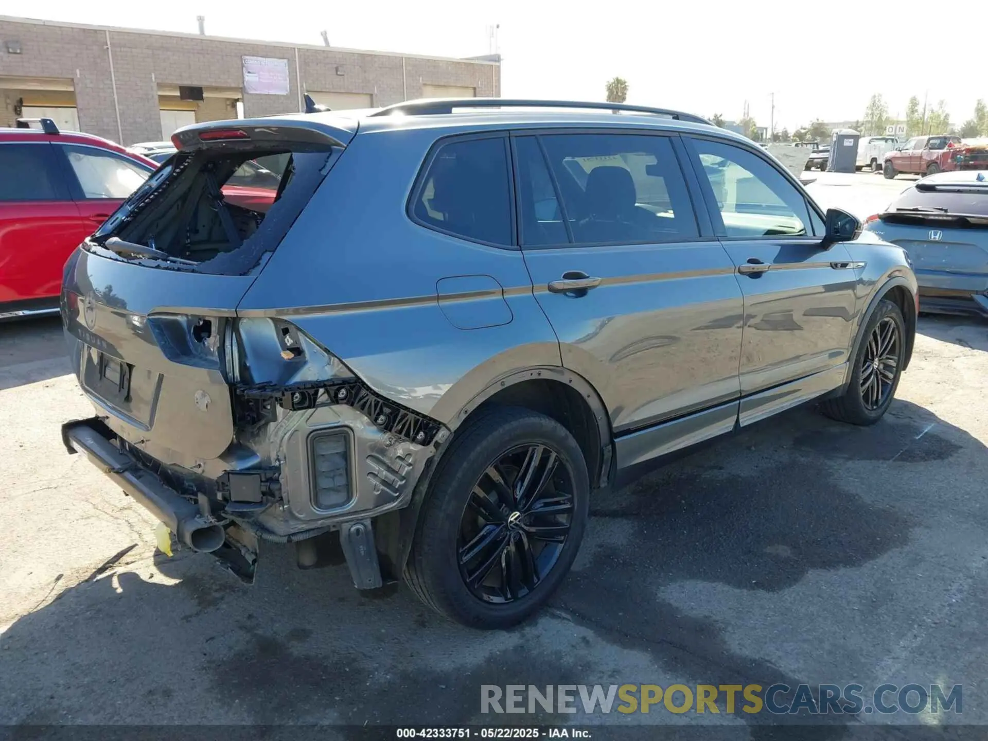 4 Photograph of a damaged car 3VVCB7AX6NM074394 VOLKSWAGEN TIGUAN 2022