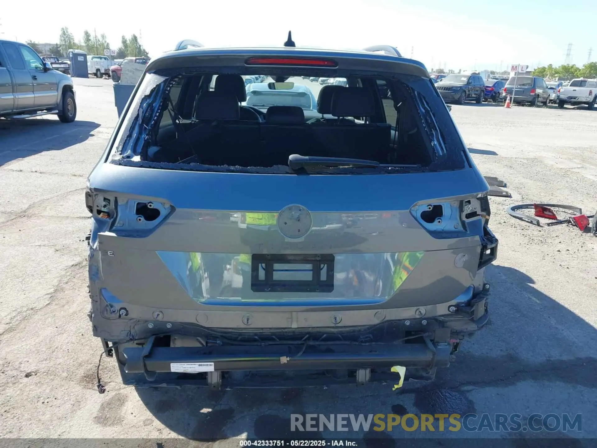 6 Photograph of a damaged car 3VVCB7AX6NM074394 VOLKSWAGEN TIGUAN 2022