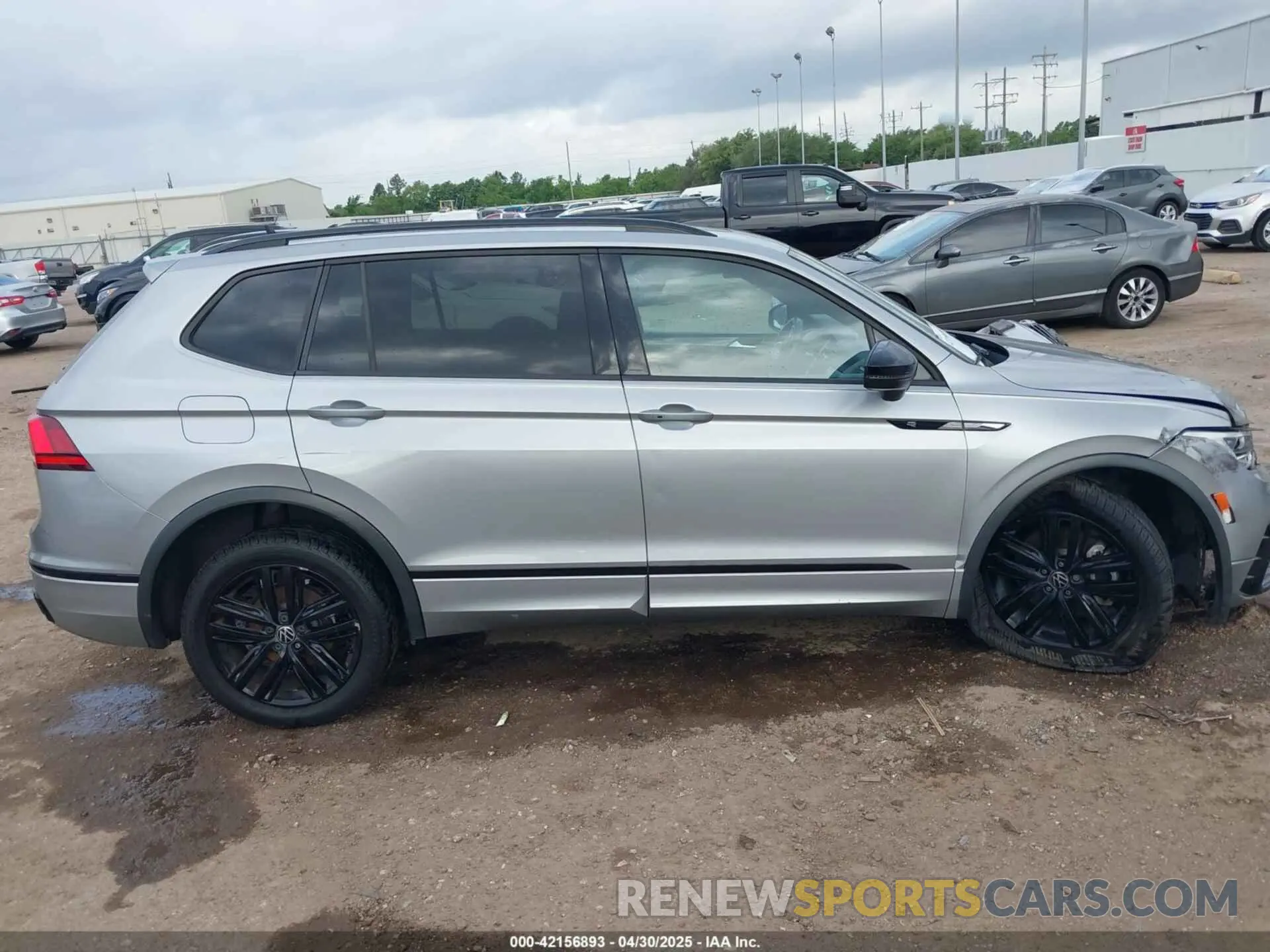 13 Photograph of a damaged car 3VVCB7AX6NM075609 VOLKSWAGEN TIGUAN 2022