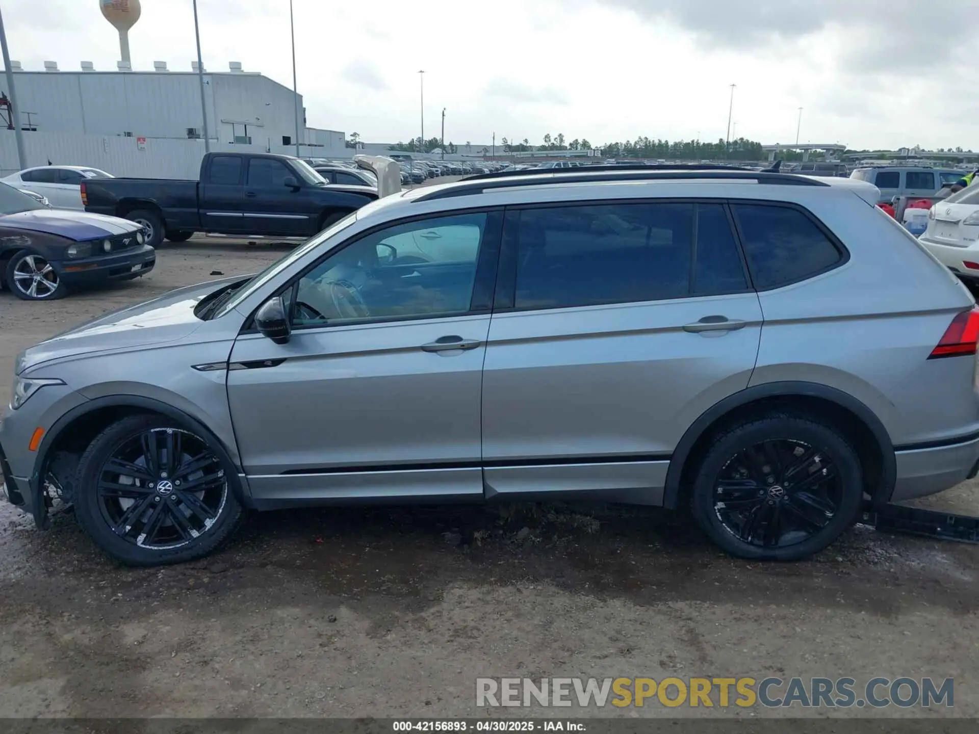 14 Photograph of a damaged car 3VVCB7AX6NM075609 VOLKSWAGEN TIGUAN 2022