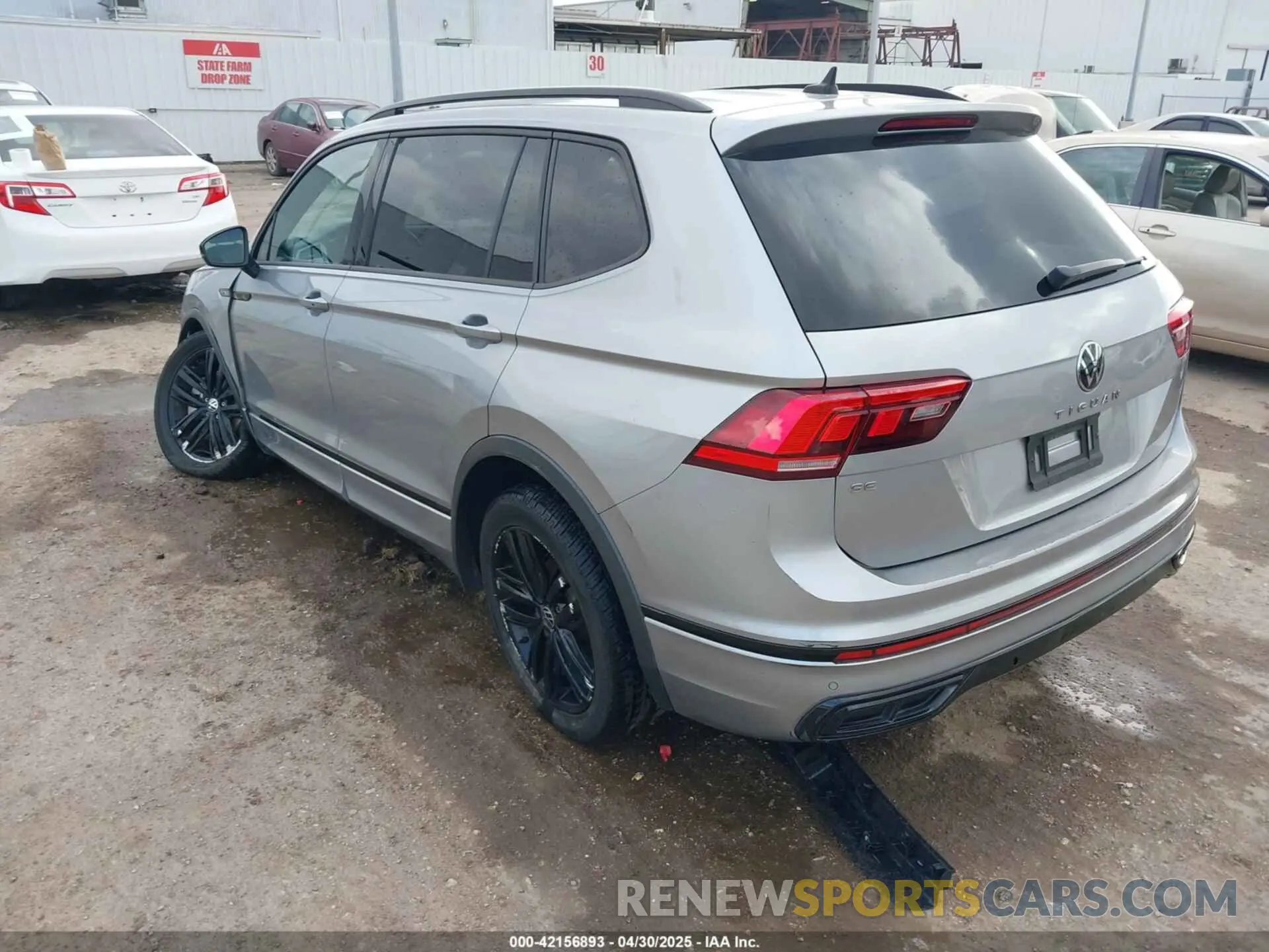 3 Photograph of a damaged car 3VVCB7AX6NM075609 VOLKSWAGEN TIGUAN 2022