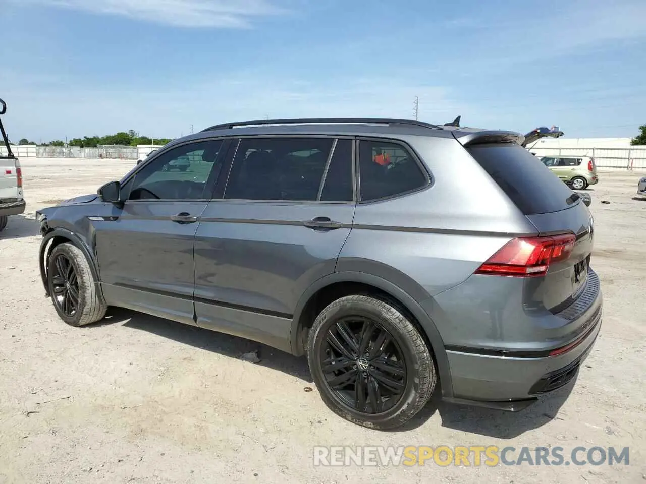 2 Photograph of a damaged car 3VVCB7AX6NM081880 VOLKSWAGEN TIGUAN 2022