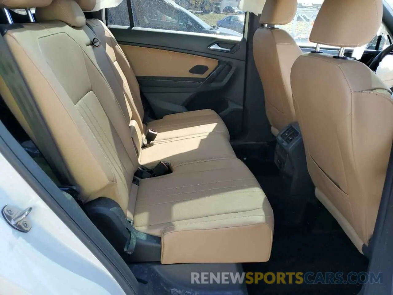 12 Photograph of a damaged car 3VVCB7AX7NM058155 VOLKSWAGEN TIGUAN 2022