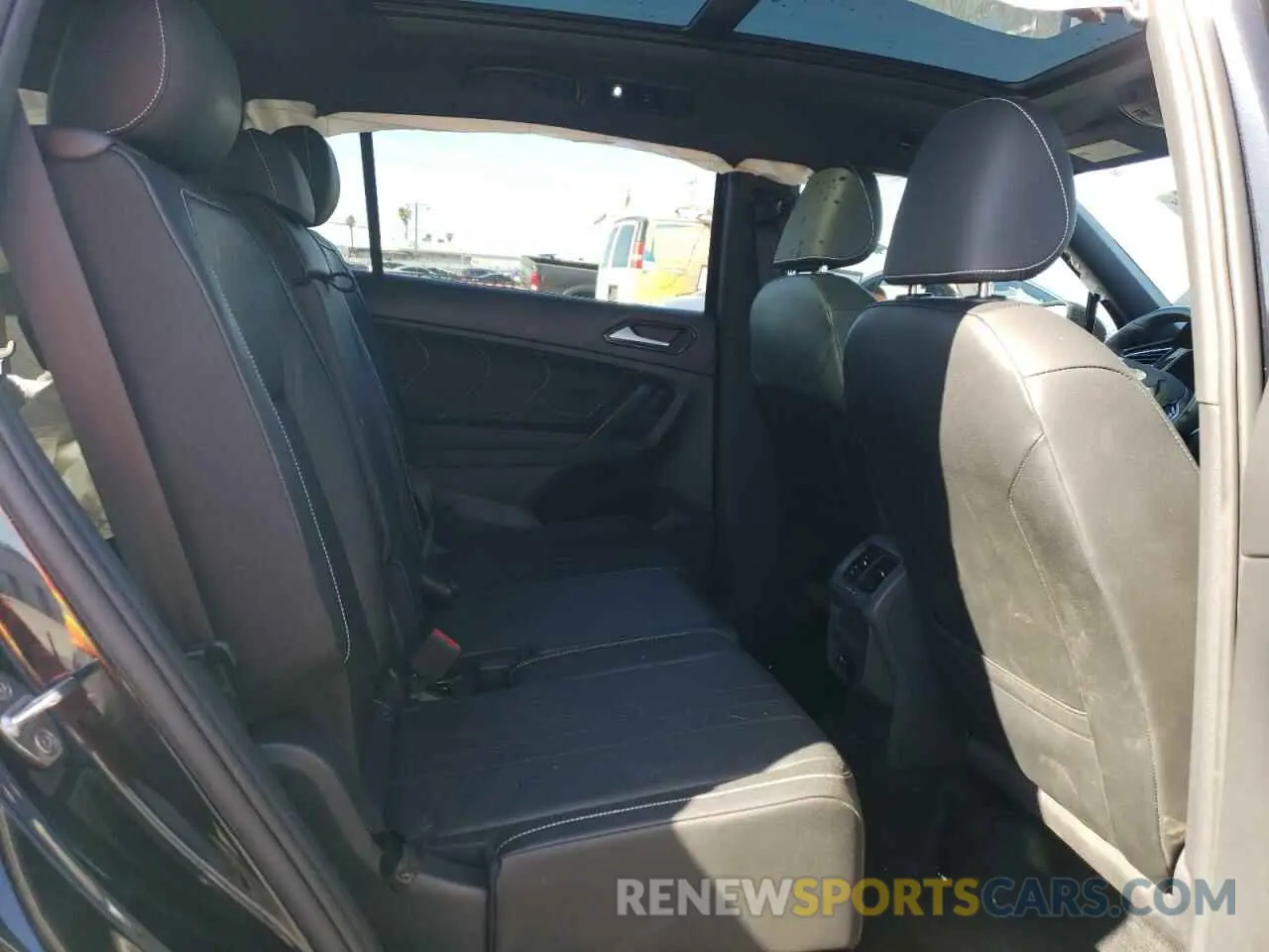 11 Photograph of a damaged car 3VVCB7AX7NM098459 VOLKSWAGEN TIGUAN 2022