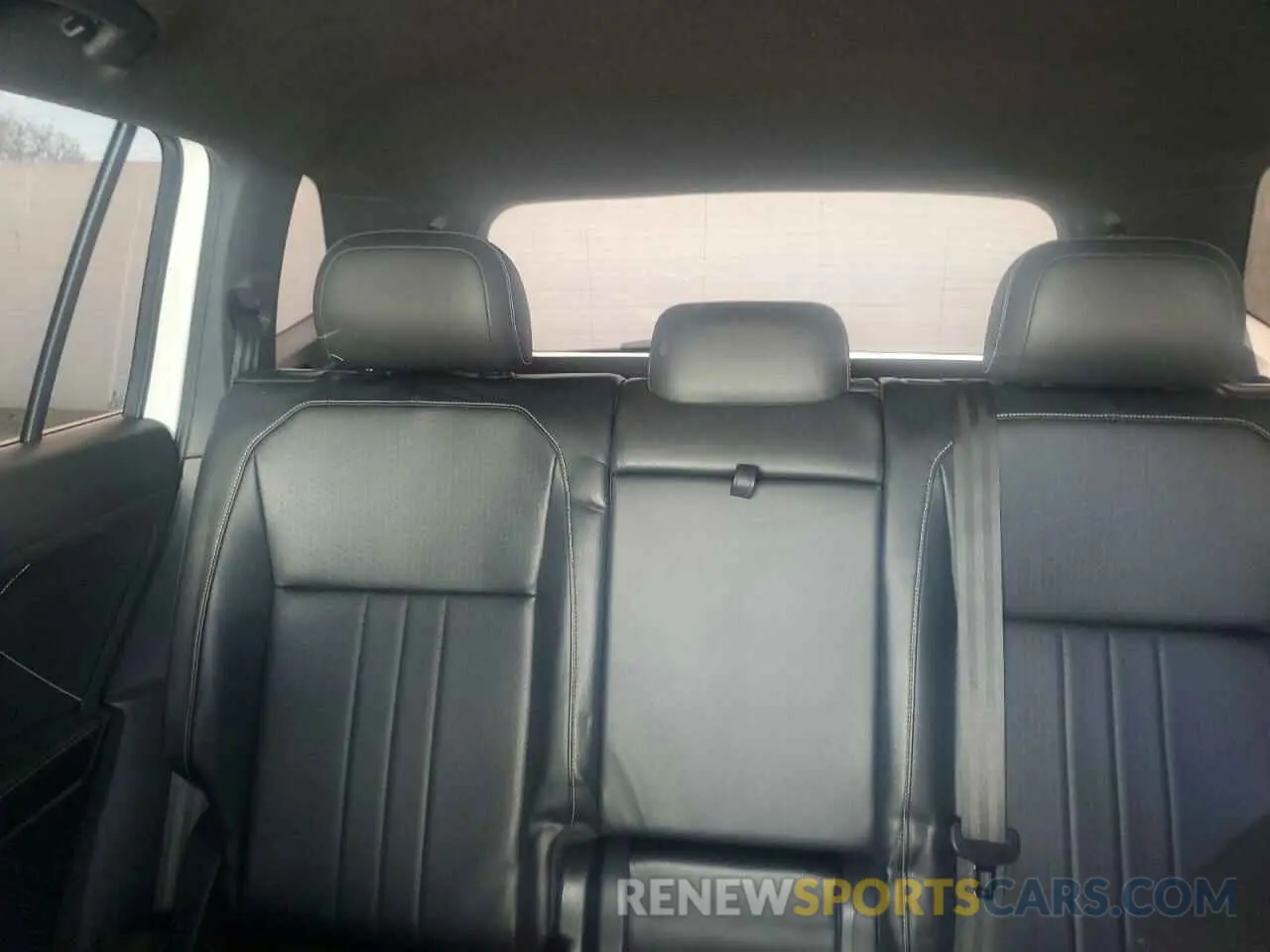 10 Photograph of a damaged car 3VVCB7AX8NM009403 VOLKSWAGEN TIGUAN 2022