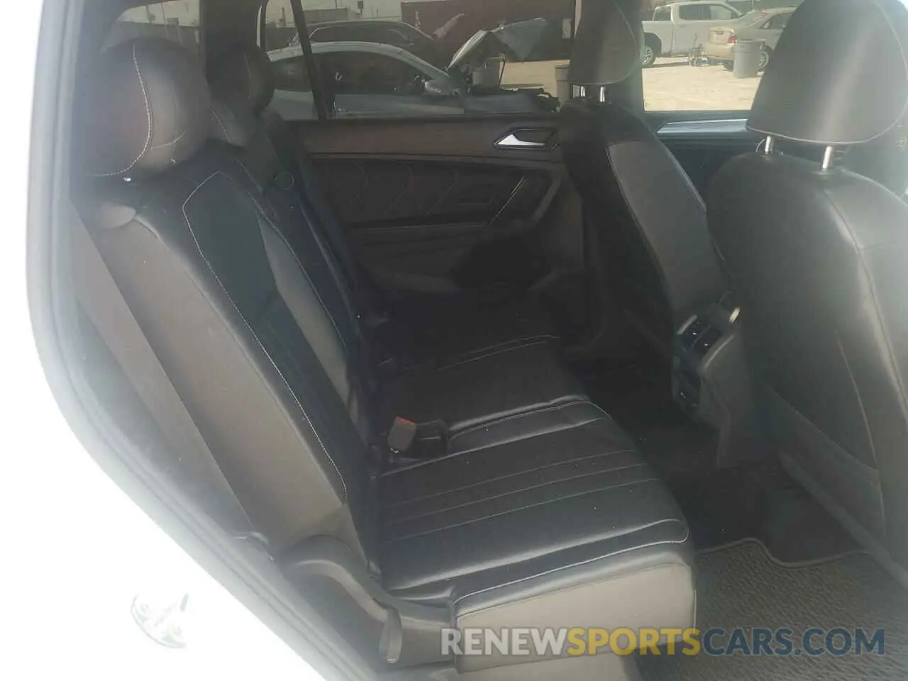 11 Photograph of a damaged car 3VVCB7AX8NM009403 VOLKSWAGEN TIGUAN 2022