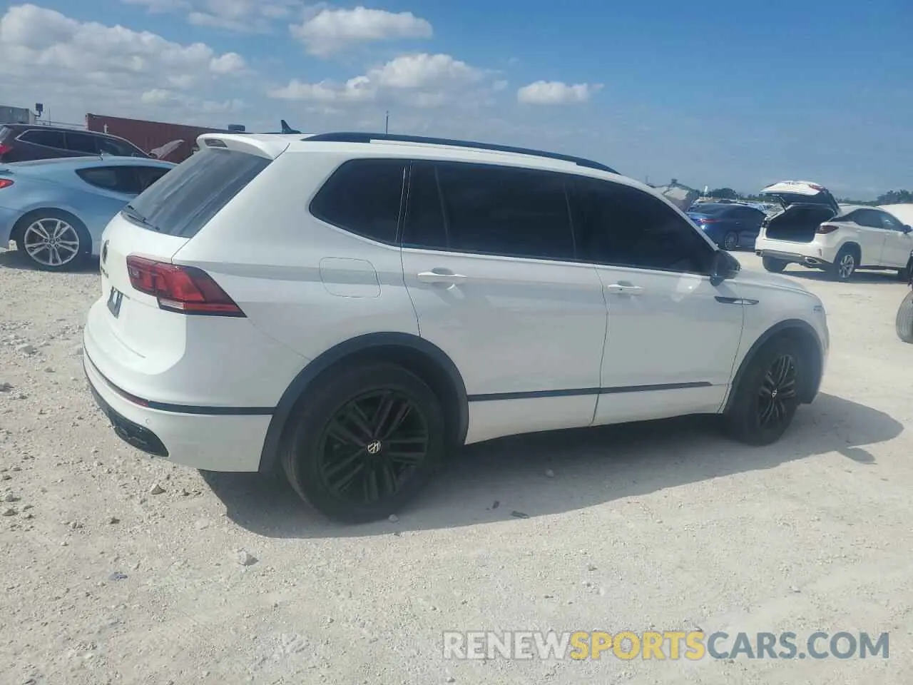 3 Photograph of a damaged car 3VVCB7AX8NM009403 VOLKSWAGEN TIGUAN 2022