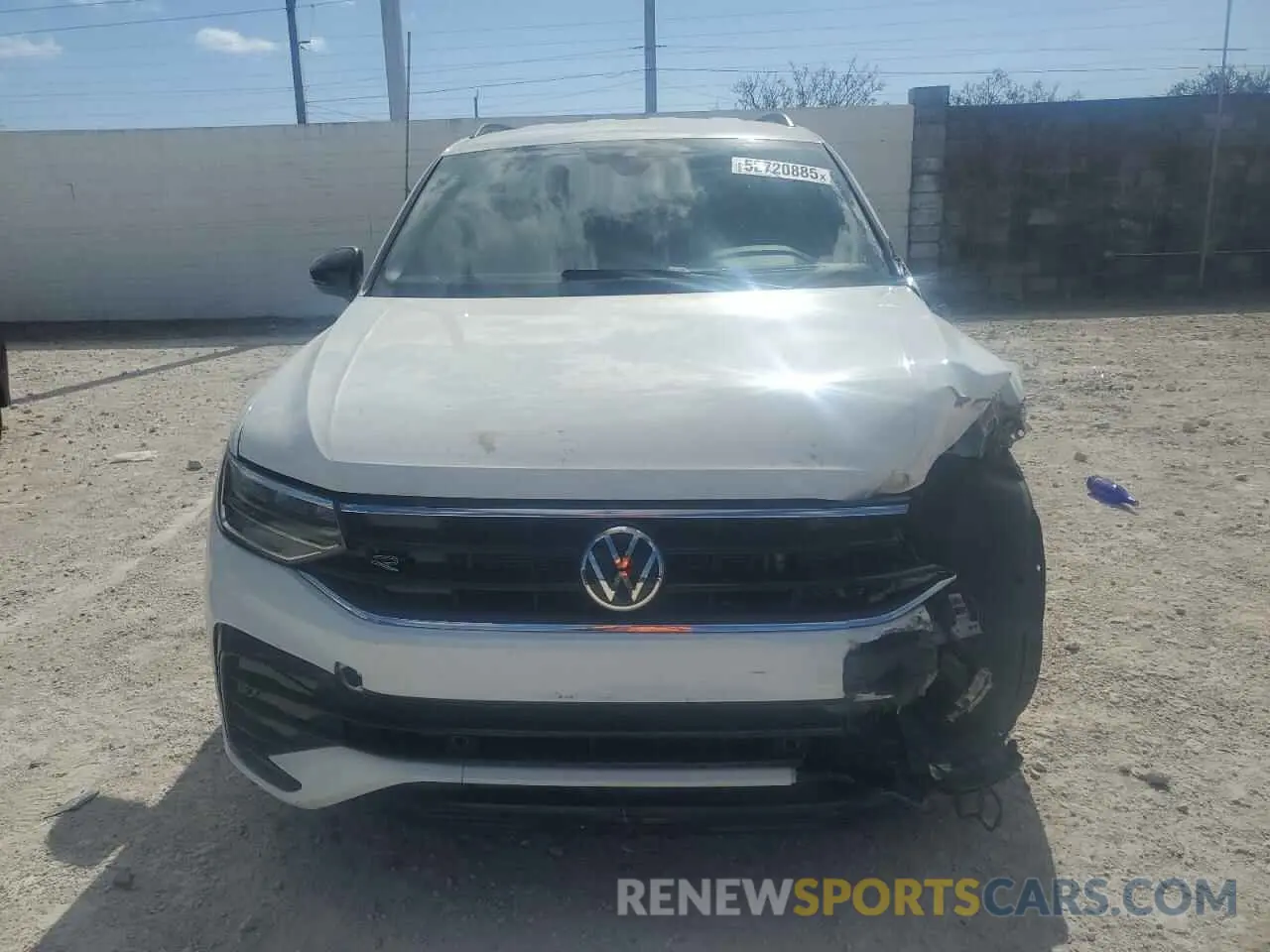 5 Photograph of a damaged car 3VVCB7AX8NM009403 VOLKSWAGEN TIGUAN 2022