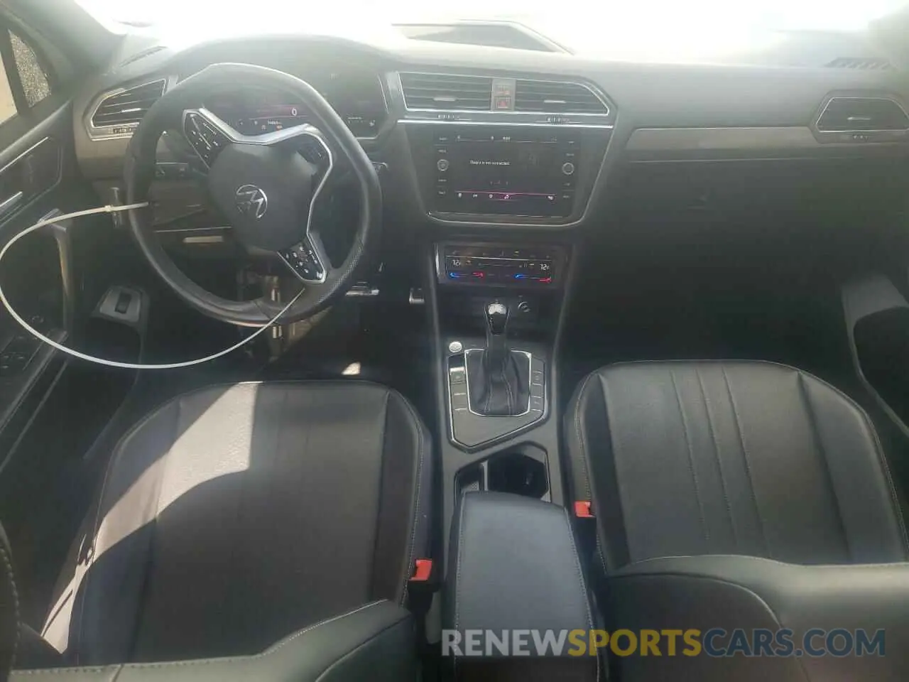 8 Photograph of a damaged car 3VVCB7AX8NM009403 VOLKSWAGEN TIGUAN 2022
