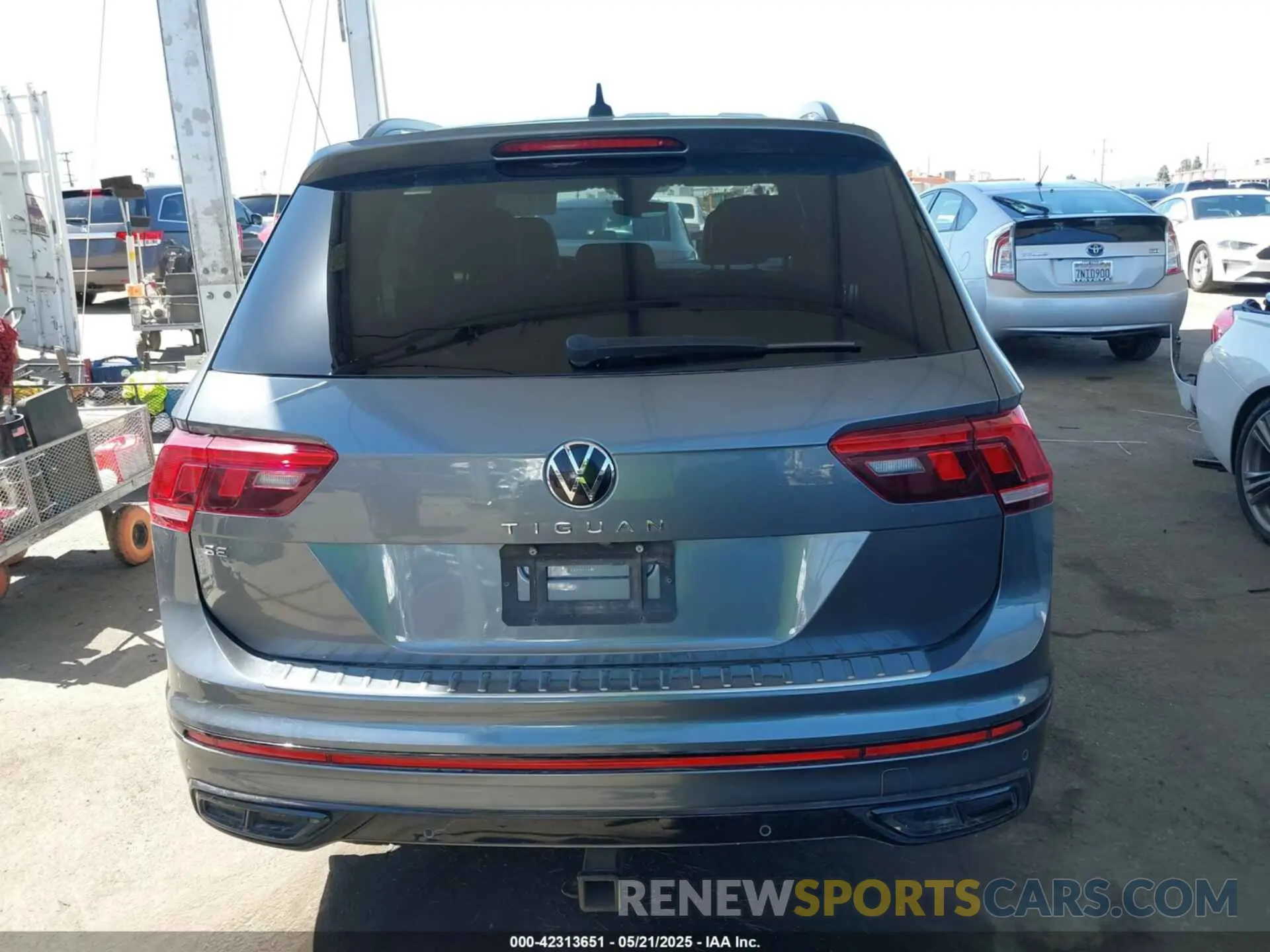 17 Photograph of a damaged car 3VVCB7AX8NM039730 VOLKSWAGEN TIGUAN 2022