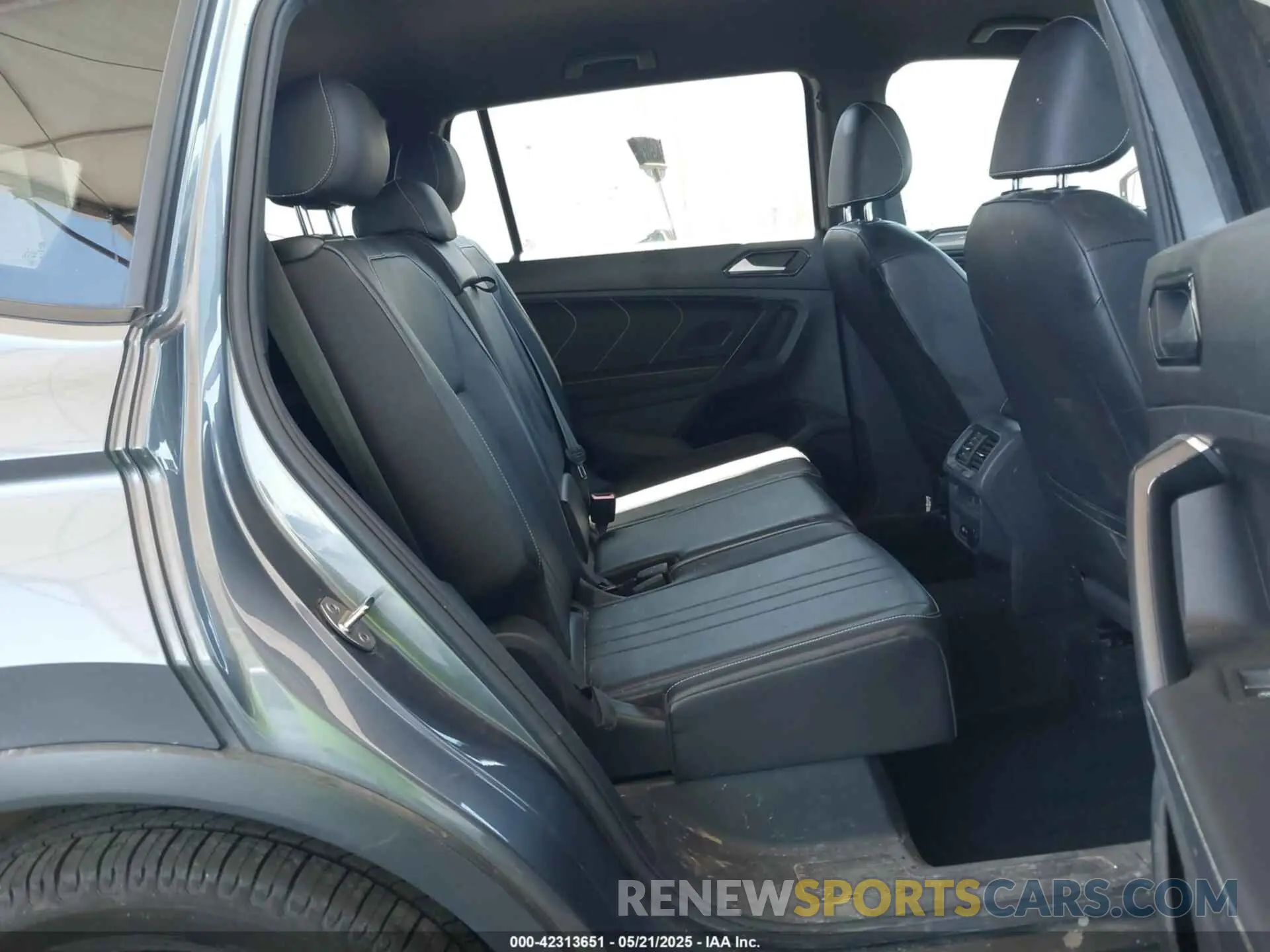 8 Photograph of a damaged car 3VVCB7AX8NM039730 VOLKSWAGEN TIGUAN 2022