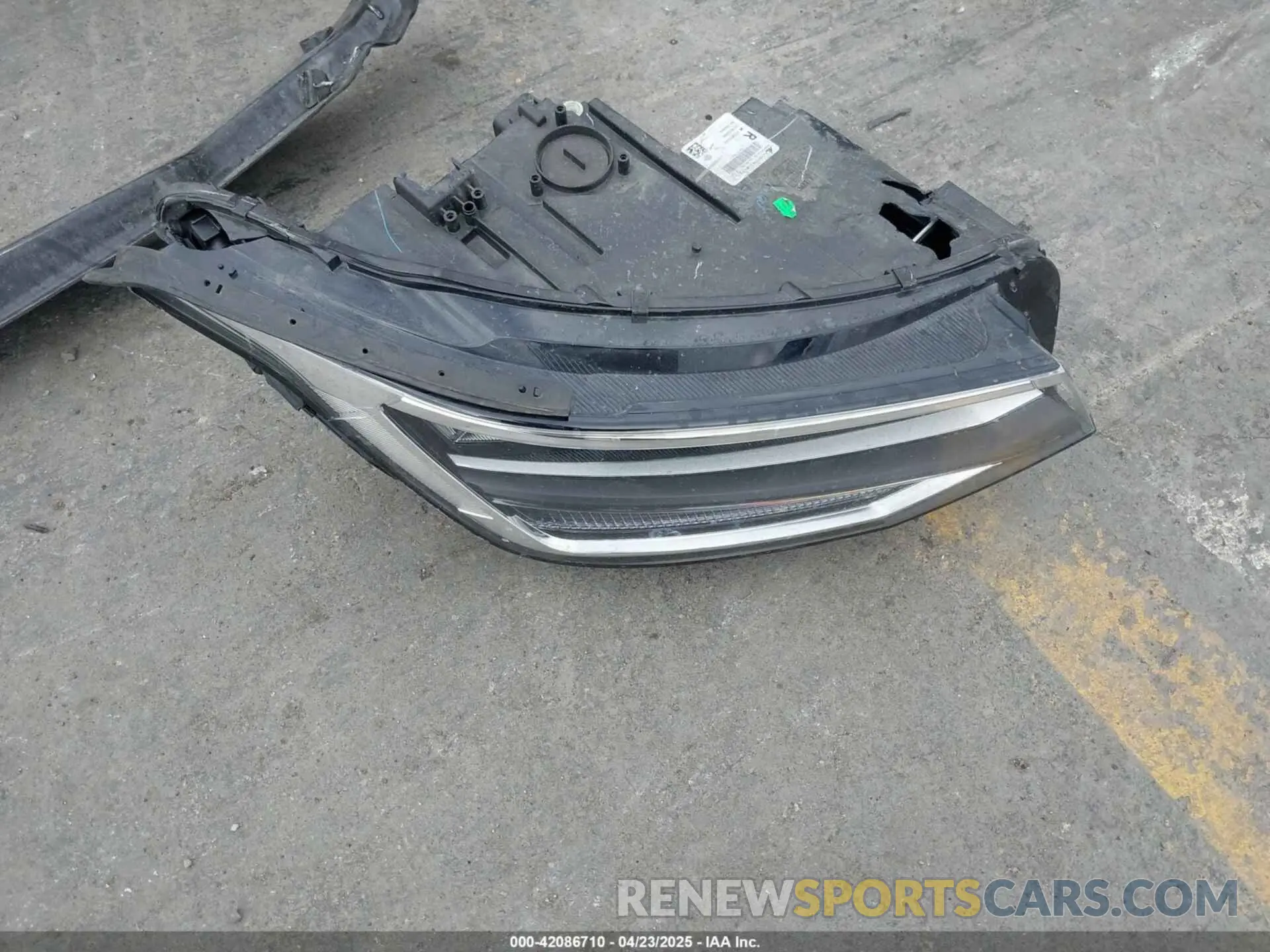 12 Photograph of a damaged car 3VVCB7AX8NM162878 VOLKSWAGEN TIGUAN 2022