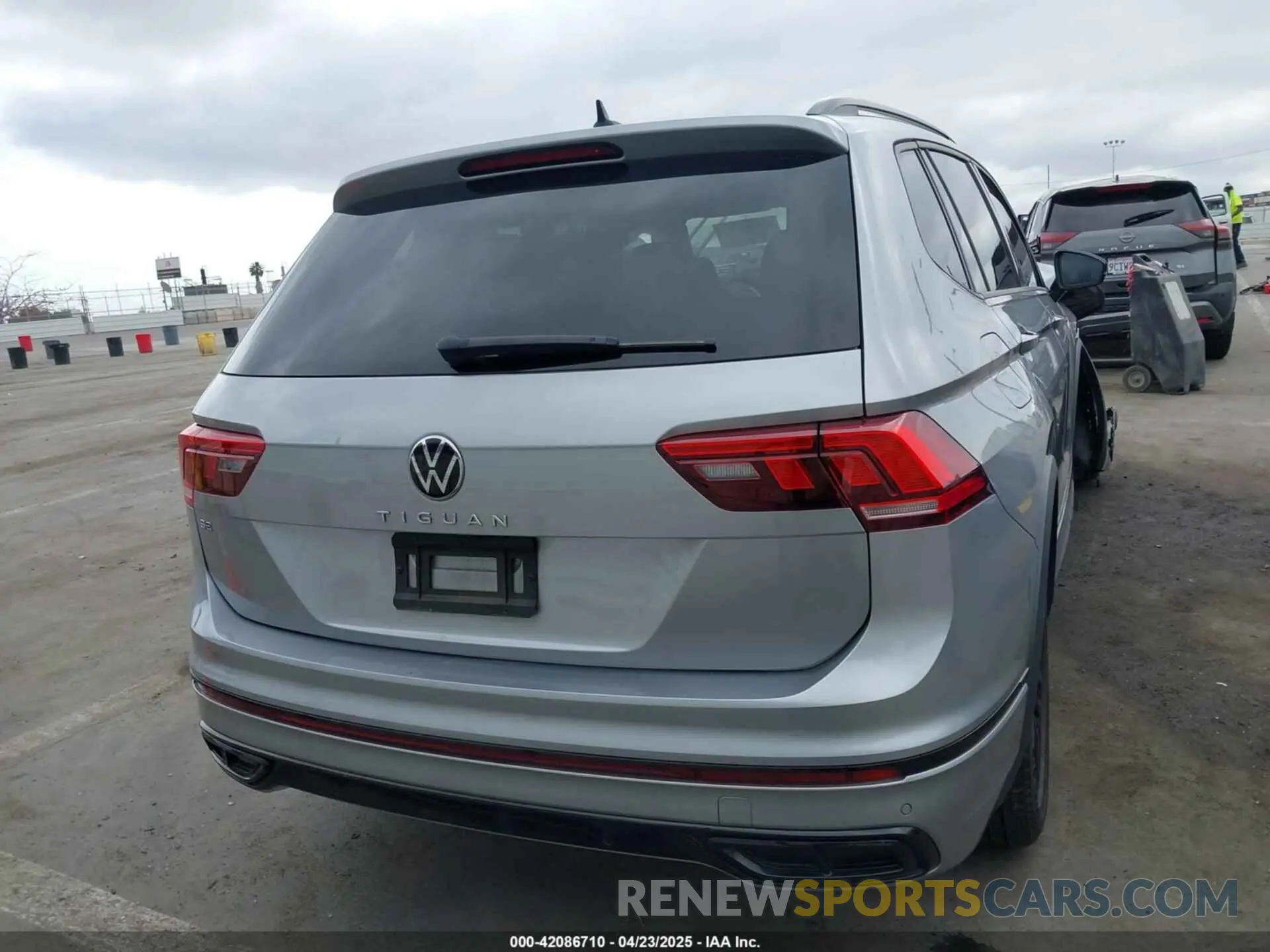 17 Photograph of a damaged car 3VVCB7AX8NM162878 VOLKSWAGEN TIGUAN 2022