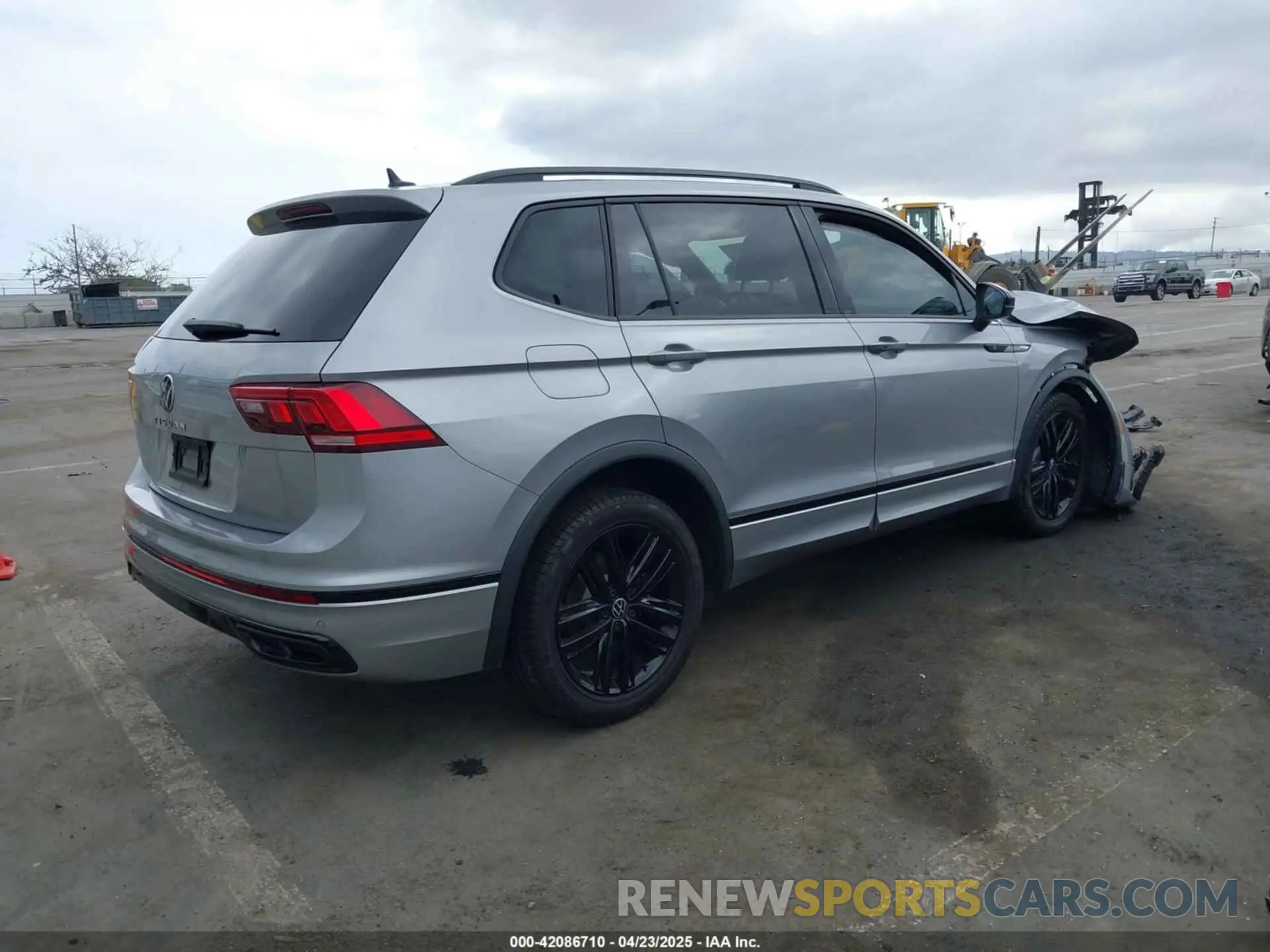 4 Photograph of a damaged car 3VVCB7AX8NM162878 VOLKSWAGEN TIGUAN 2022