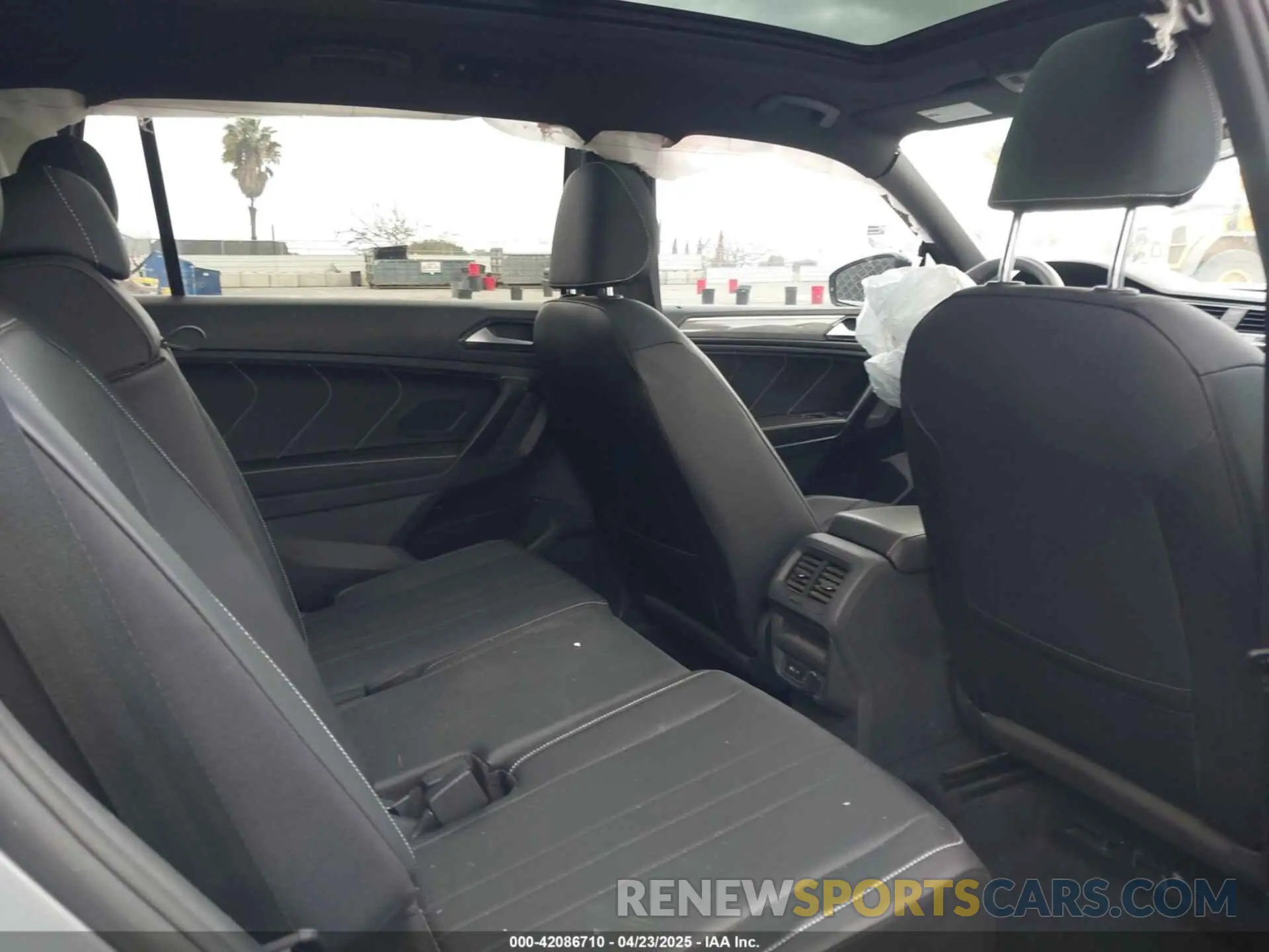 8 Photograph of a damaged car 3VVCB7AX8NM162878 VOLKSWAGEN TIGUAN 2022