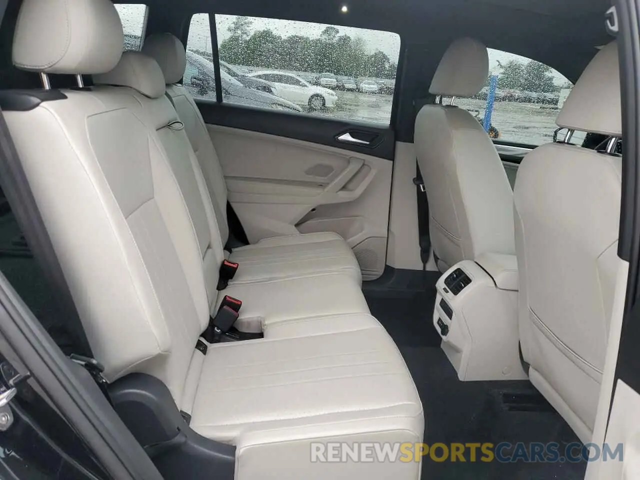 11 Photograph of a damaged car 3VVCB7AX9NM054396 VOLKSWAGEN TIGUAN 2022