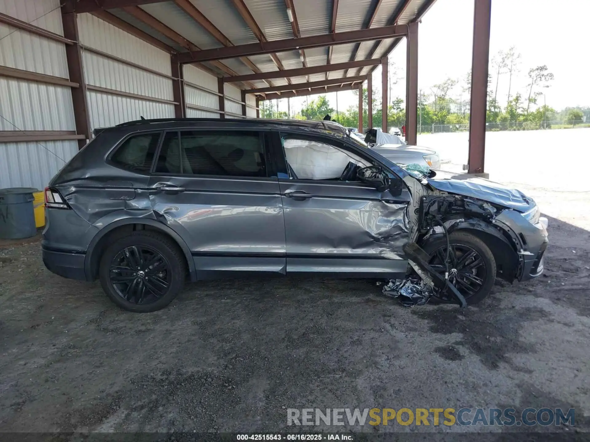 13 Photograph of a damaged car 3VVCB7AXXNM091425 VOLKSWAGEN TIGUAN 2022