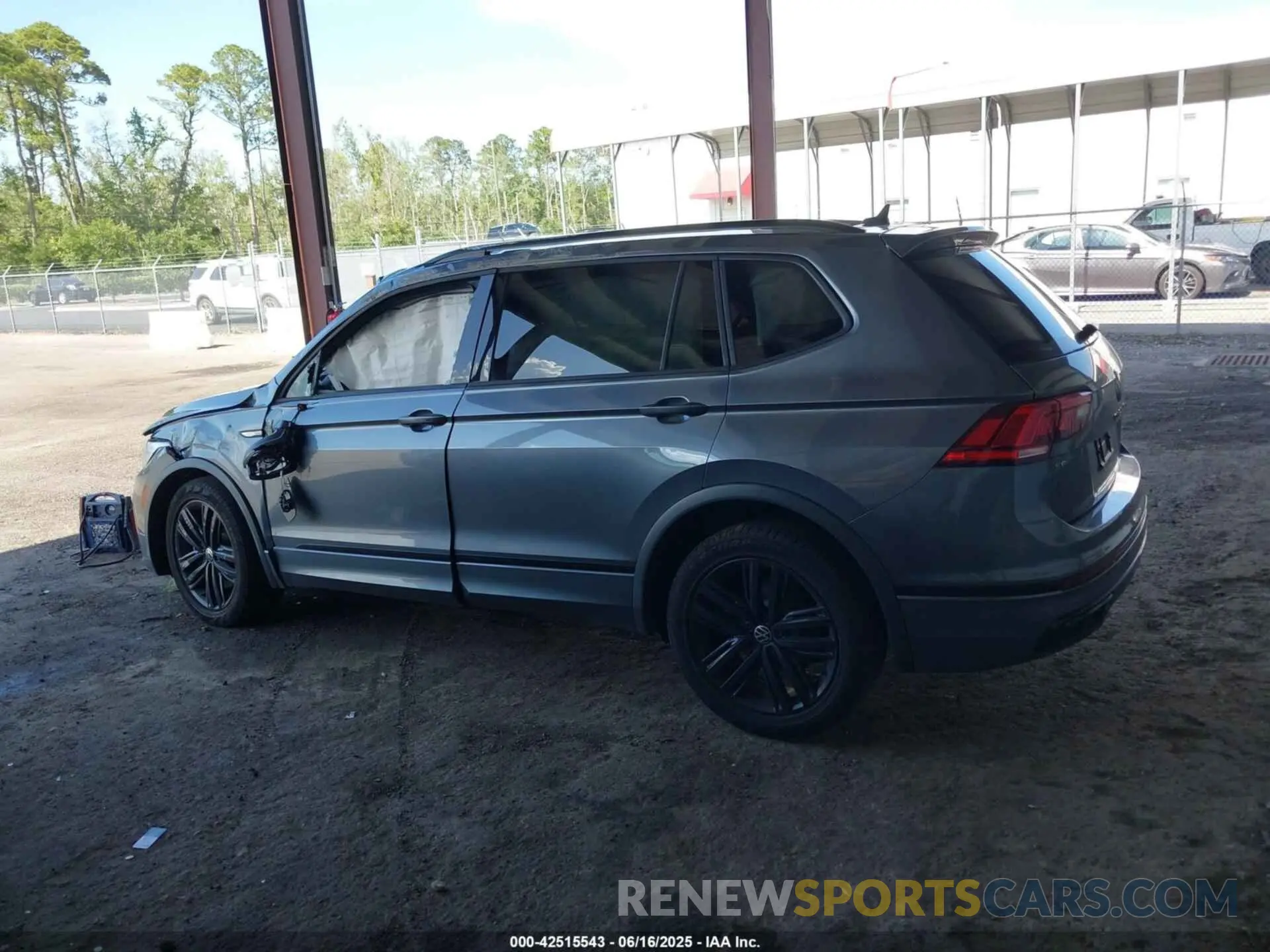 14 Photograph of a damaged car 3VVCB7AXXNM091425 VOLKSWAGEN TIGUAN 2022