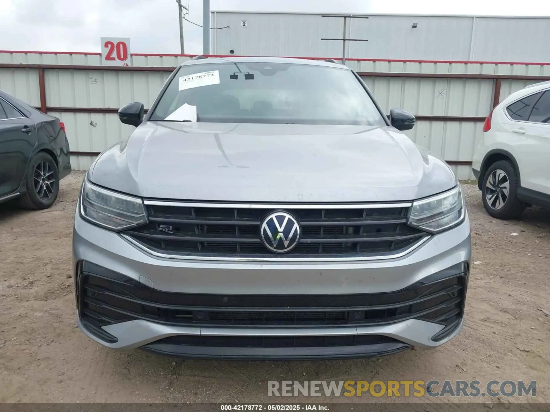 12 Photograph of a damaged car 3VVCB7AXXNM165748 VOLKSWAGEN TIGUAN 2022