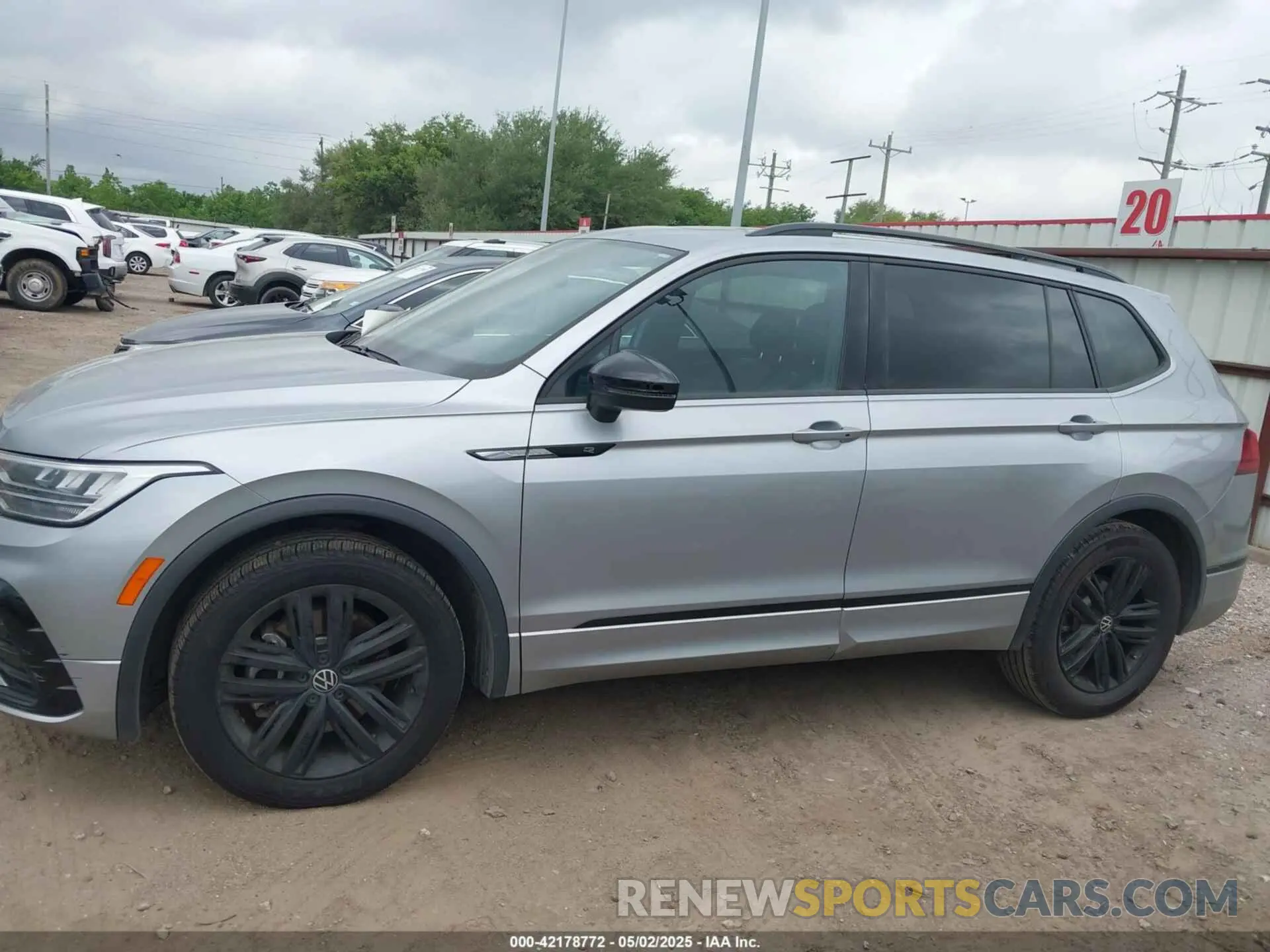 14 Photograph of a damaged car 3VVCB7AXXNM165748 VOLKSWAGEN TIGUAN 2022