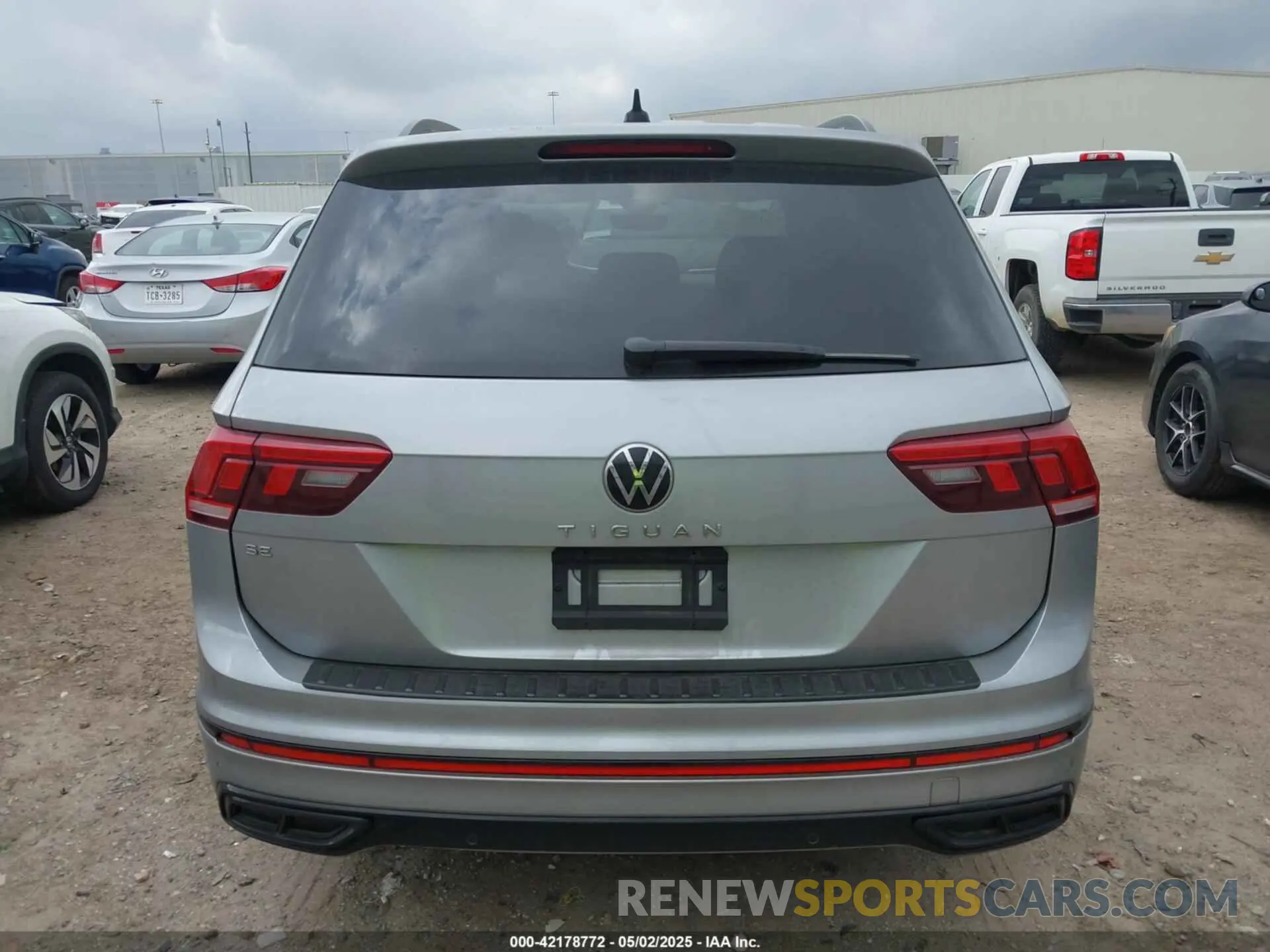 16 Photograph of a damaged car 3VVCB7AXXNM165748 VOLKSWAGEN TIGUAN 2022