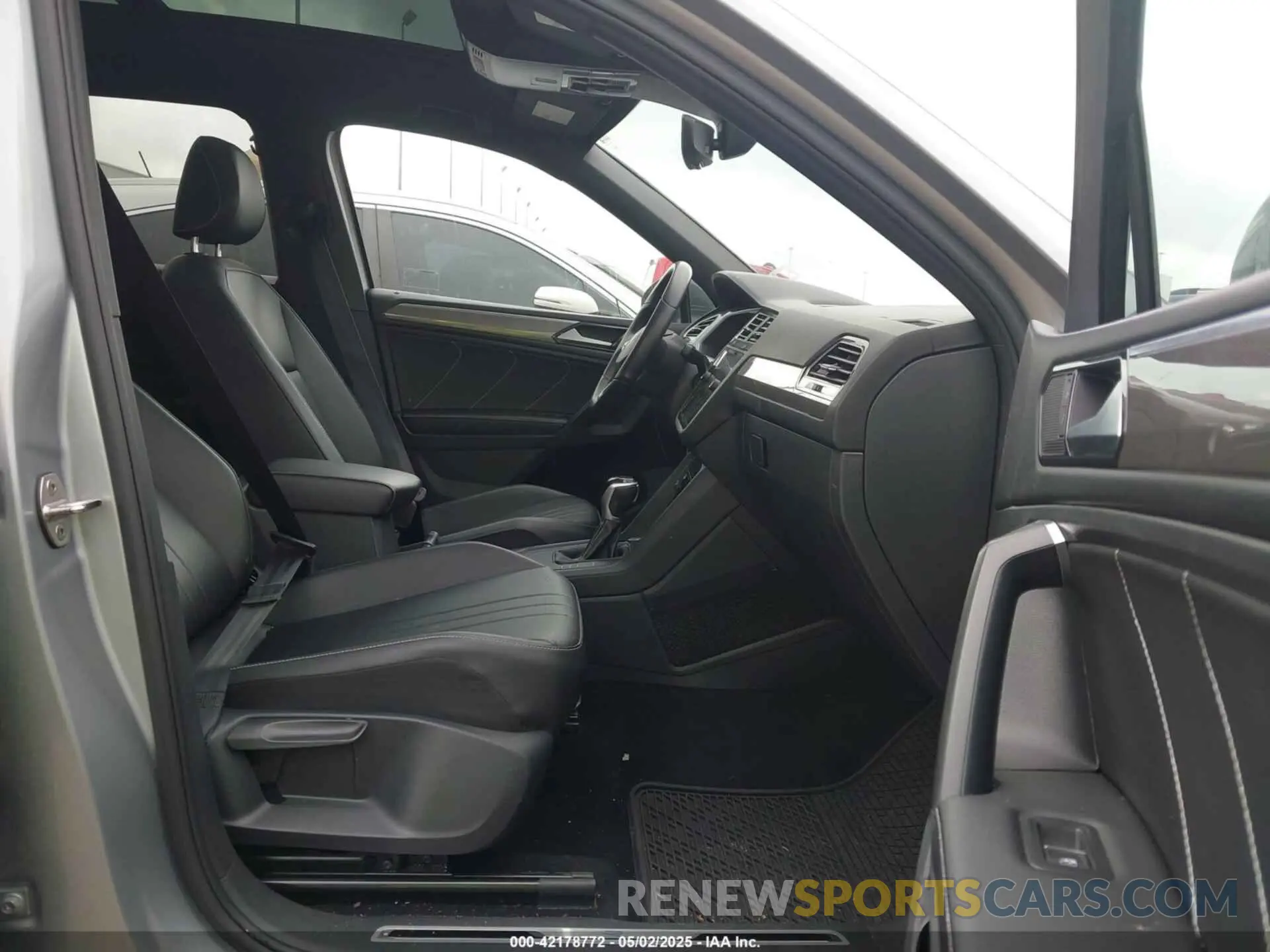 5 Photograph of a damaged car 3VVCB7AXXNM165748 VOLKSWAGEN TIGUAN 2022